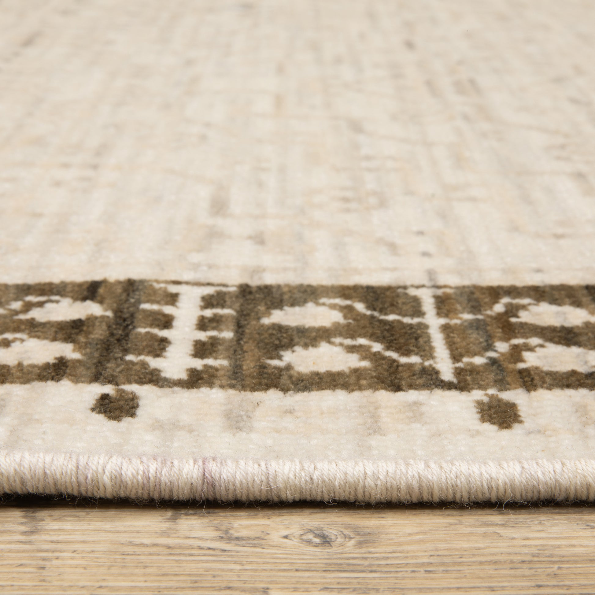 Acacia Distressed Beige/ Brown Oriental Cut Pile Rug