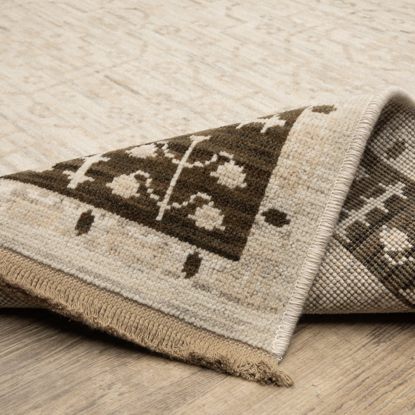 Acacia Distressed Beige/ Brown Oriental Cut Pile Rug