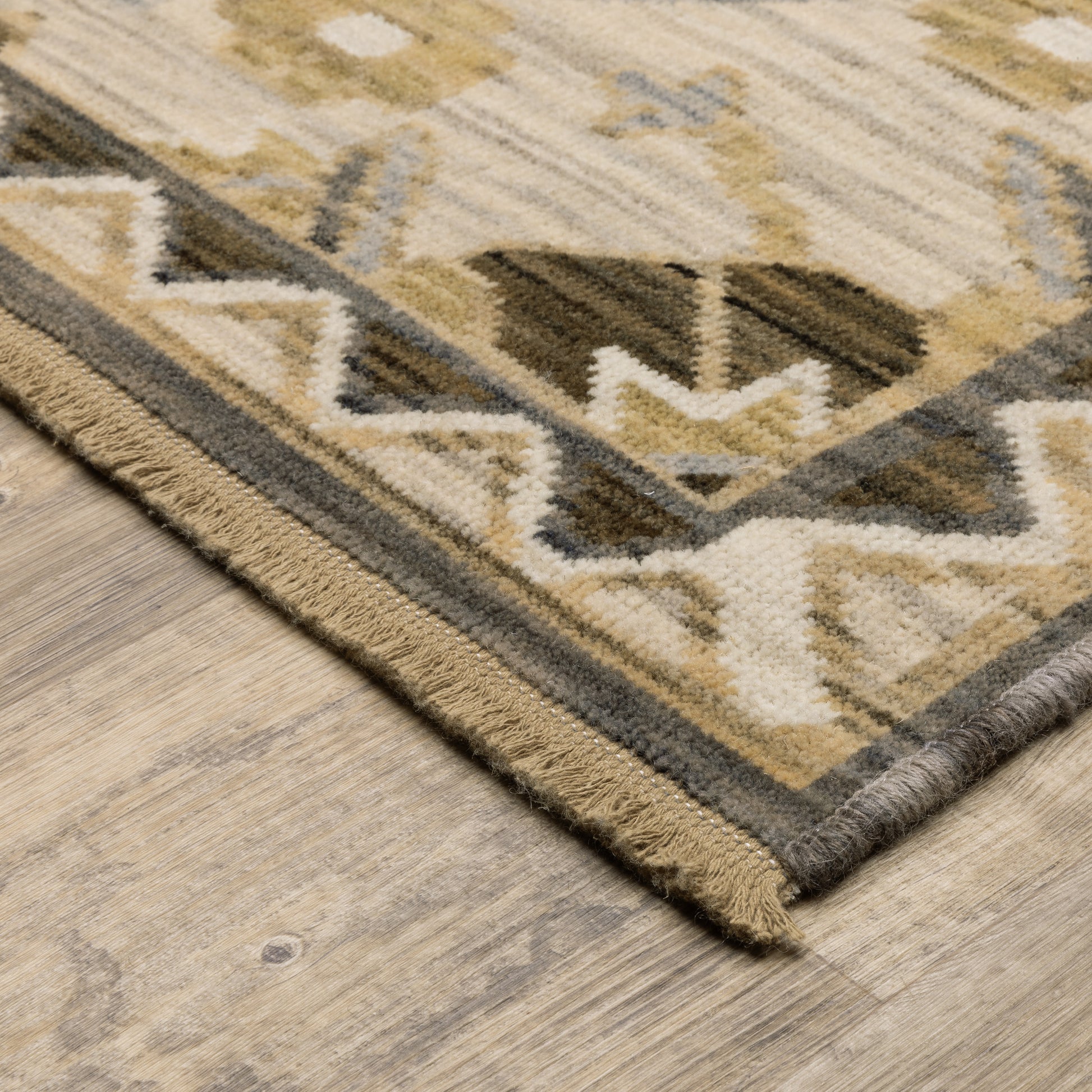 Acacia Medallion Tan/ Grey Floral Cut Pile Rug