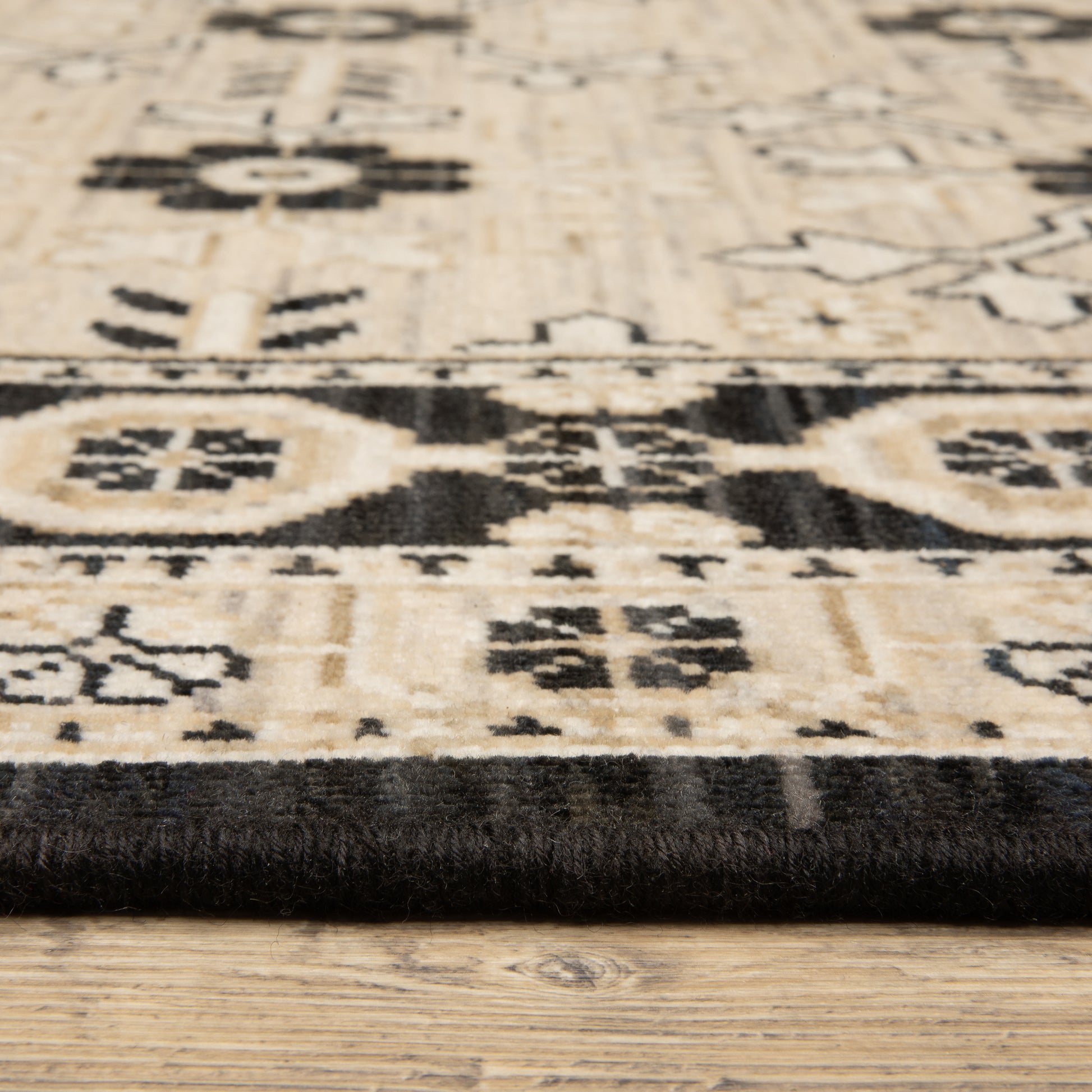 Acacia Oriental Beige/ Black Floral Cut Pile Rug