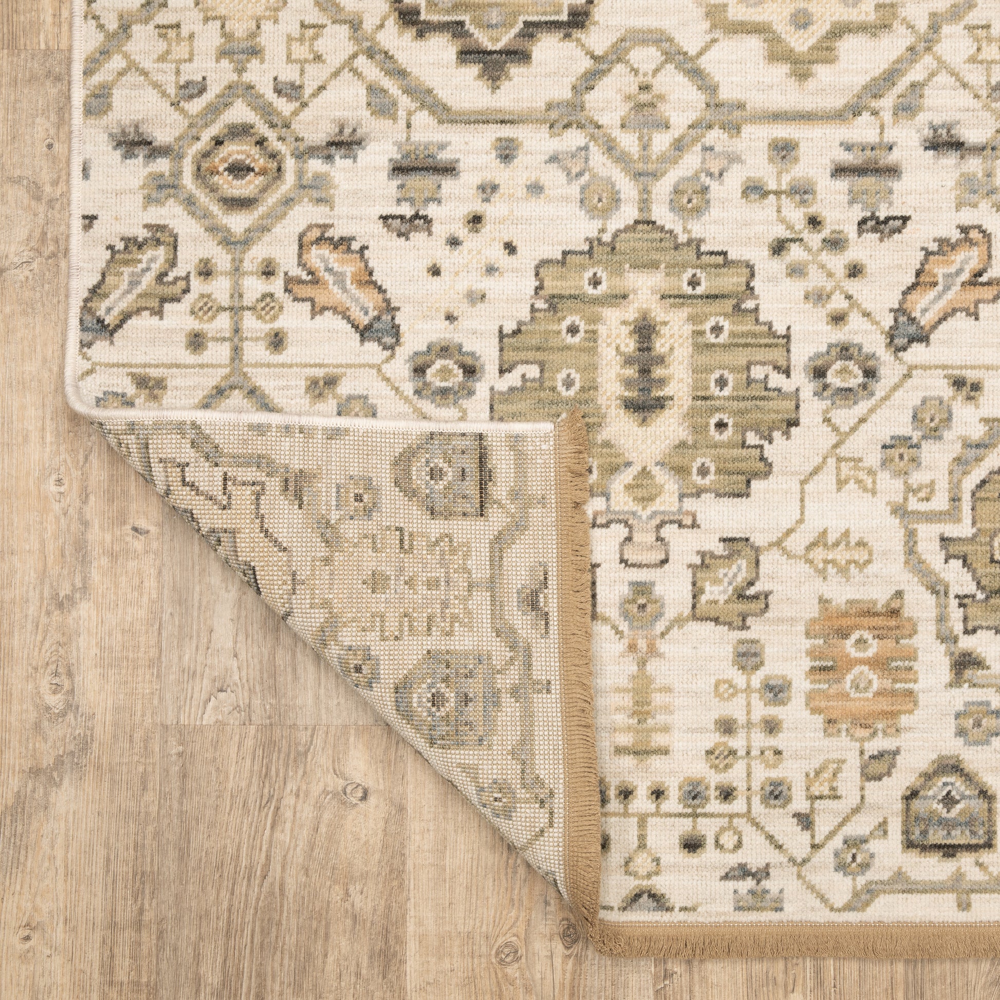 Acacia Oriental Ivory/ Gold Cut Pile Rug