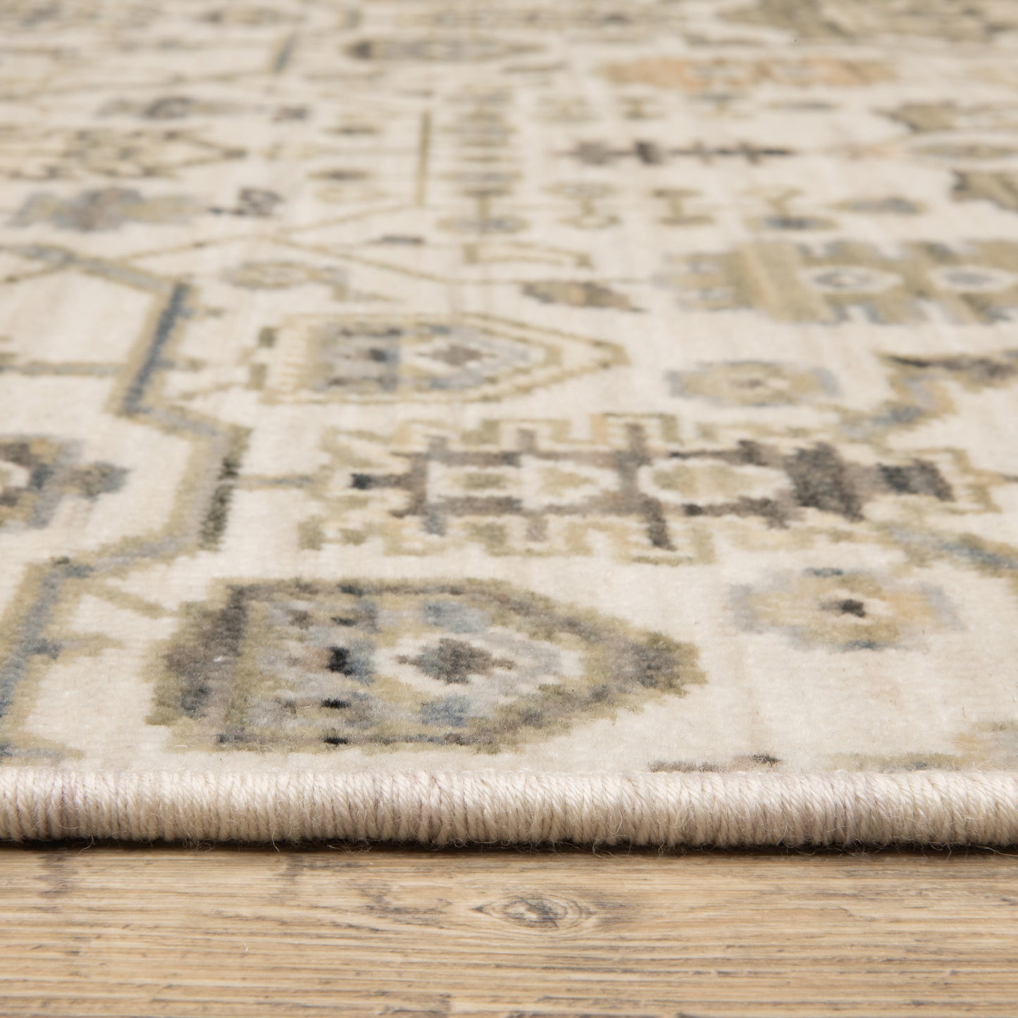 Acacia Oriental Ivory/ Gold Cut Pile Rug
