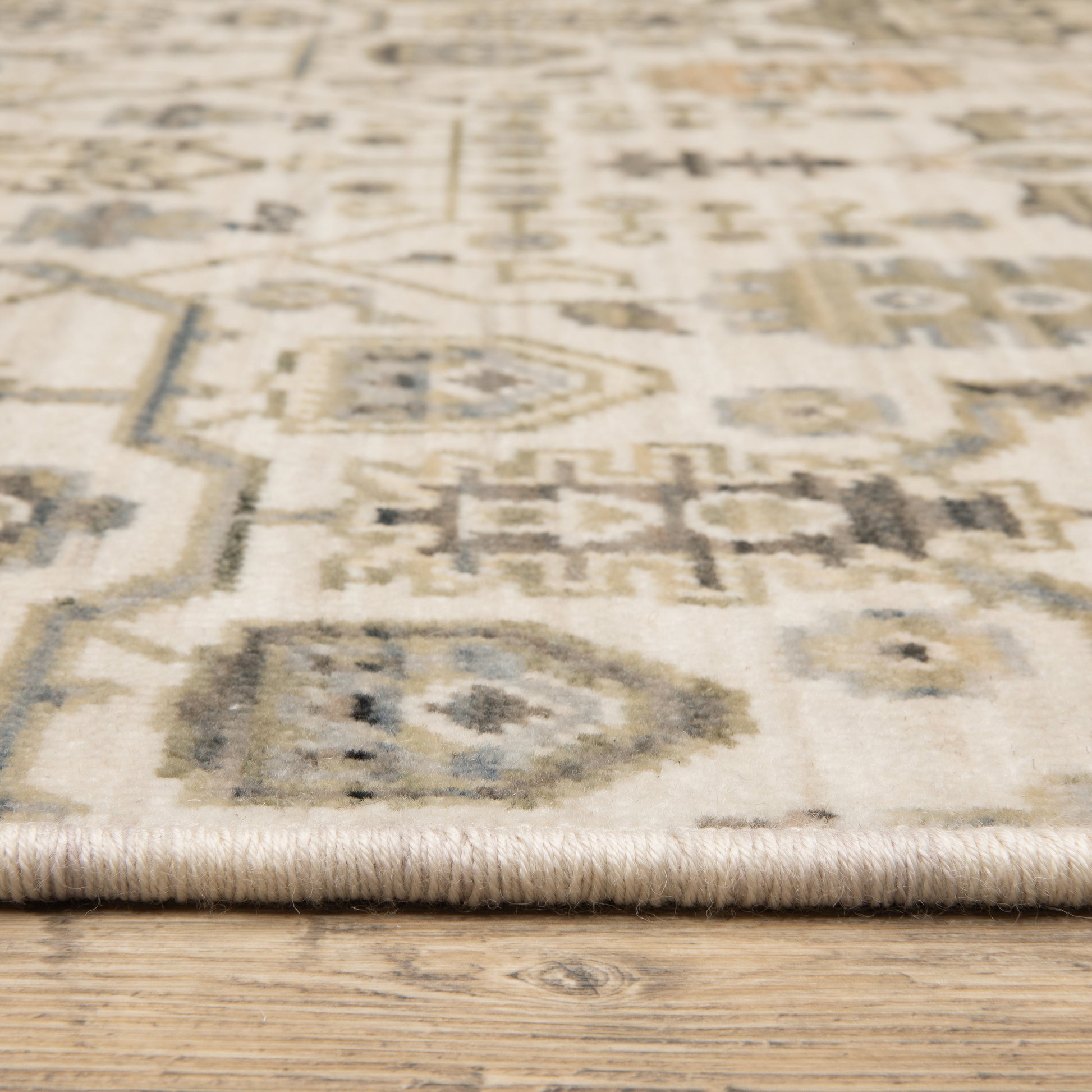 Acacia Oriental Ivory/ Gold Cut Pile Rug