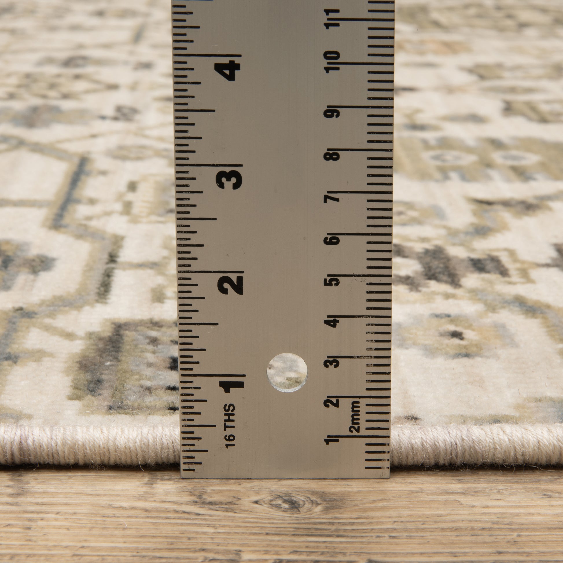 Acacia Oriental Ivory/ Gold Cut Pile Rug