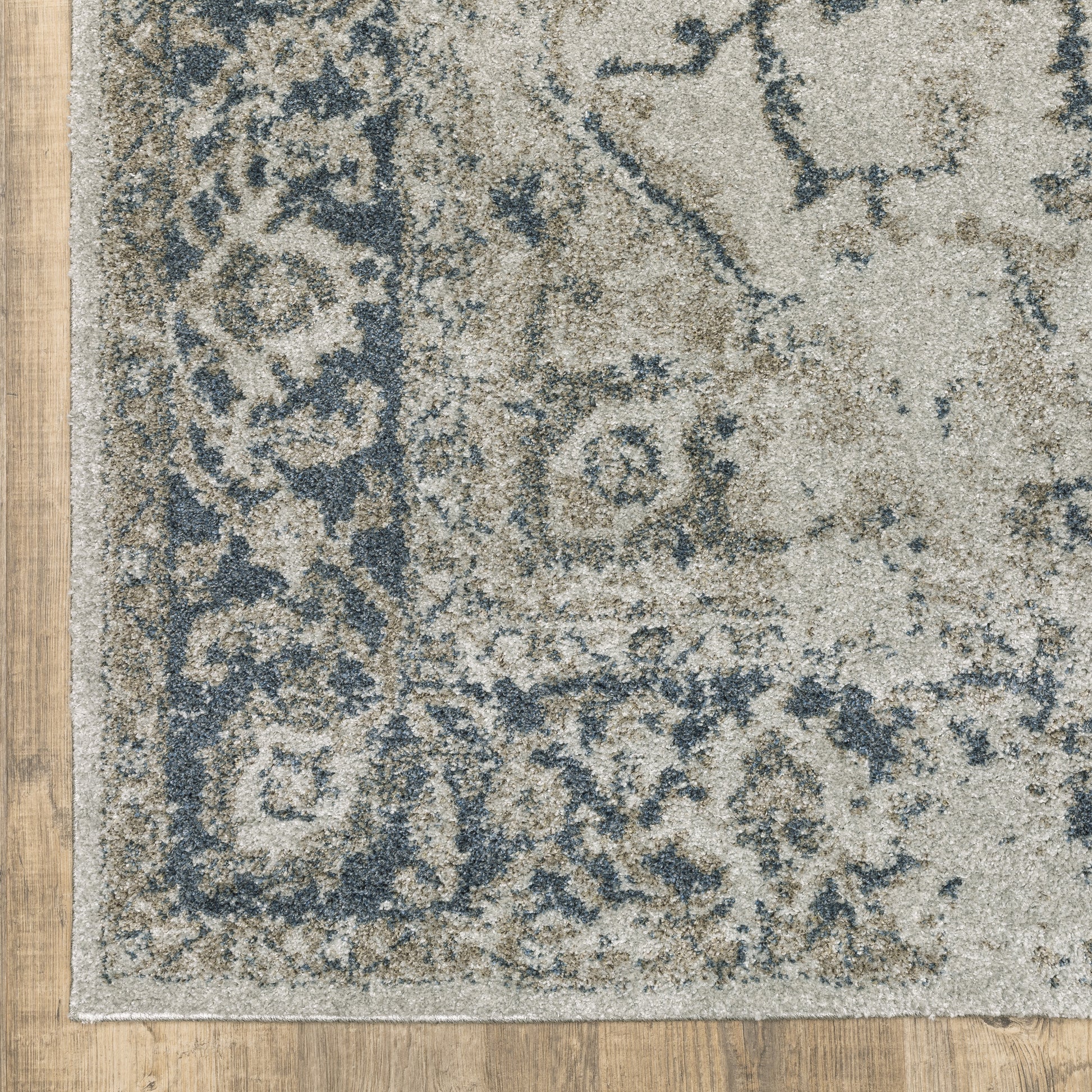 Alton Distressed Beige/ Blue Medallion Cut Pile Rug