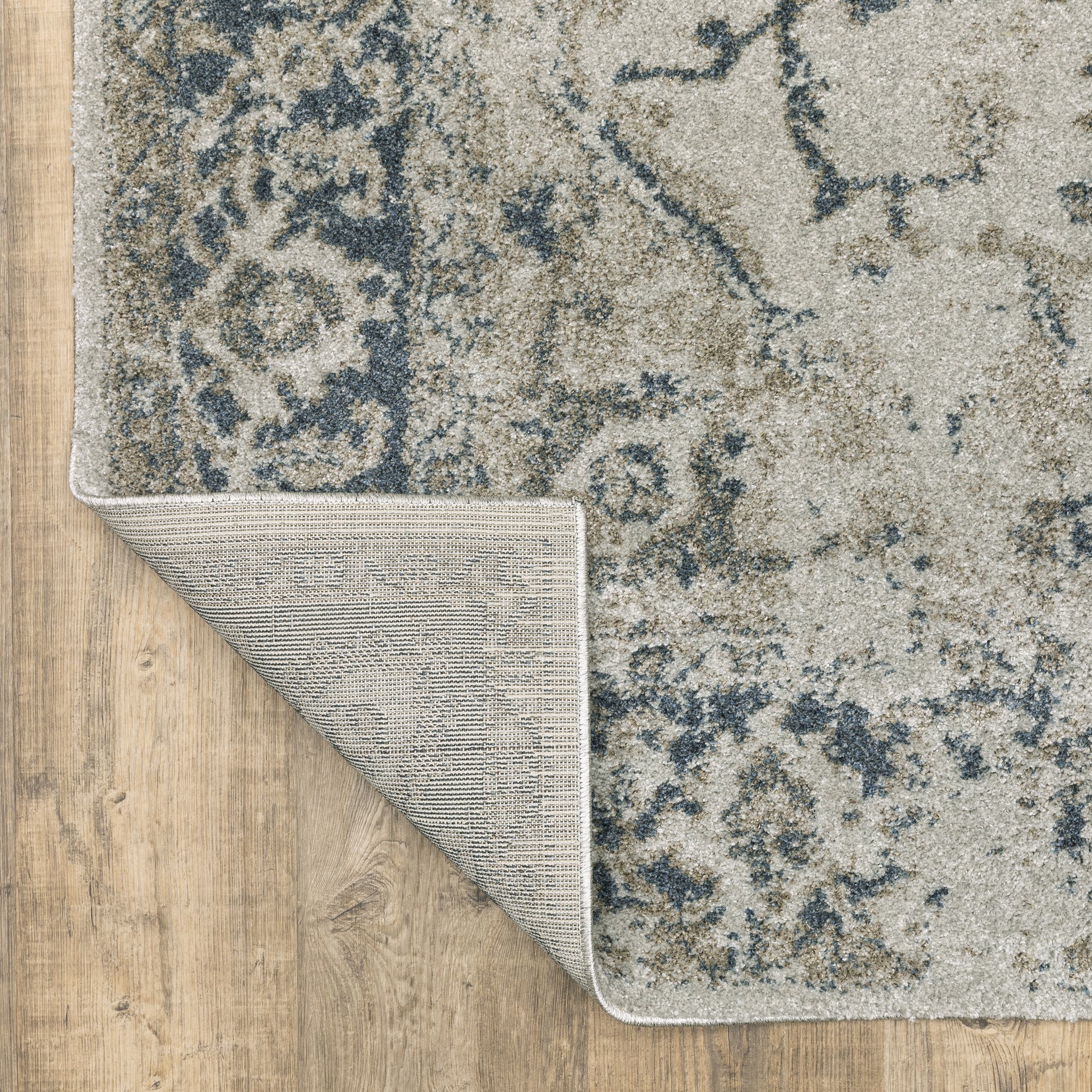 Alton Distressed Beige/ Blue Medallion Cut Pile Rug