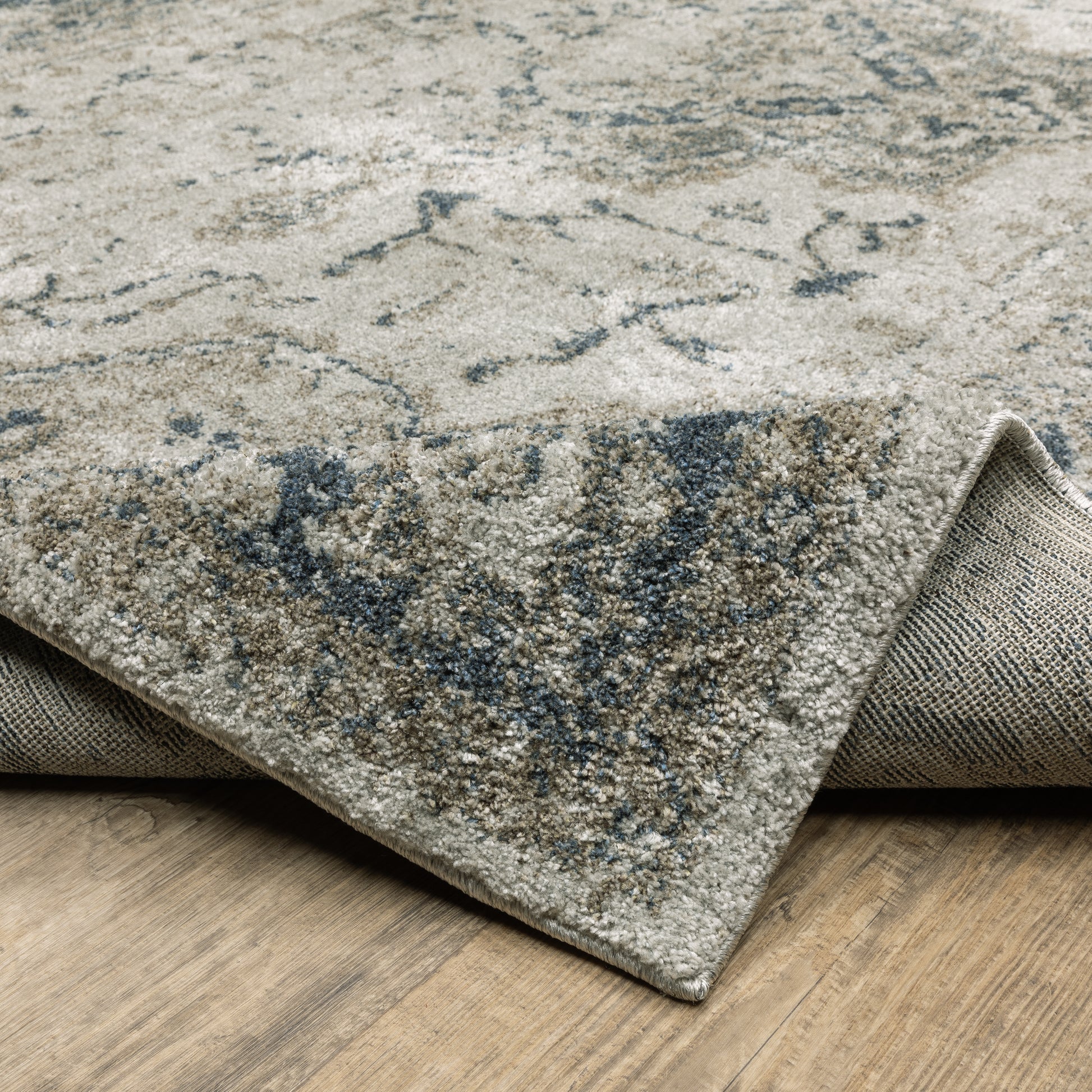 Alton Distressed Beige/ Blue Medallion Cut Pile Rug