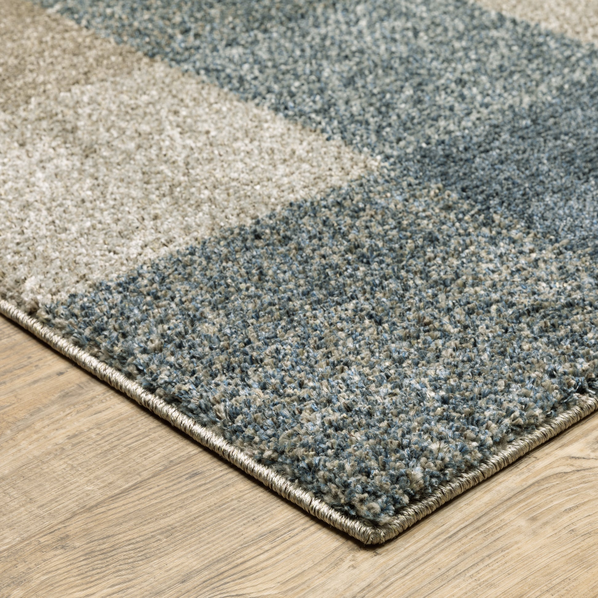 Alton Distressed Blue/ Beige Geometric Cut Pile Rug