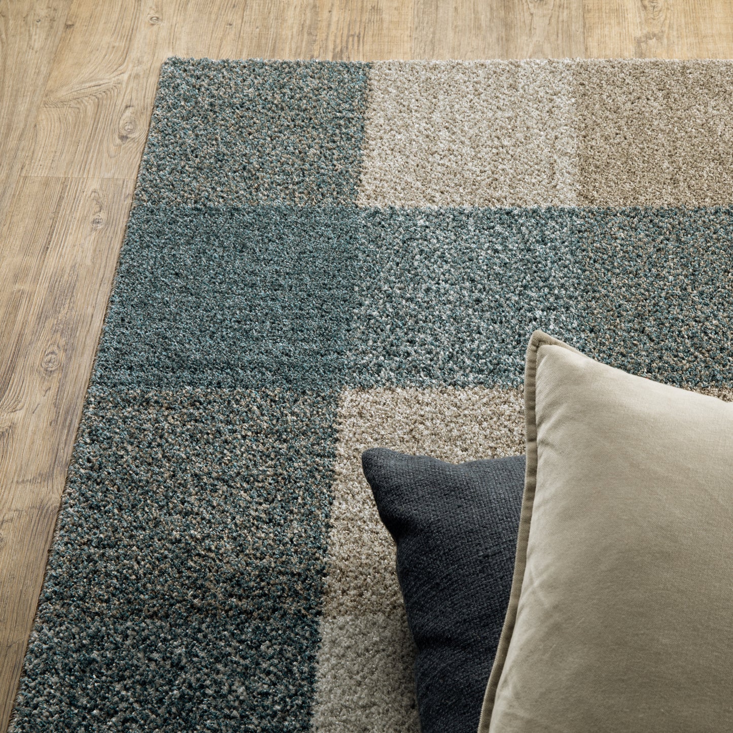 Alton Distressed Blue/ Beige Geometric Cut Pile Rug