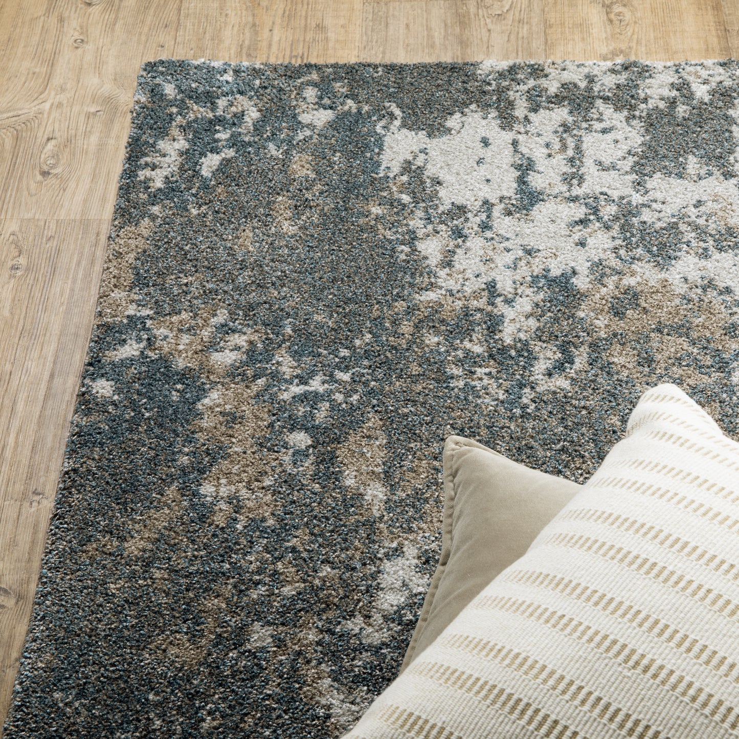 Alton Abstract Blue/ Beige Cut Pile Rug