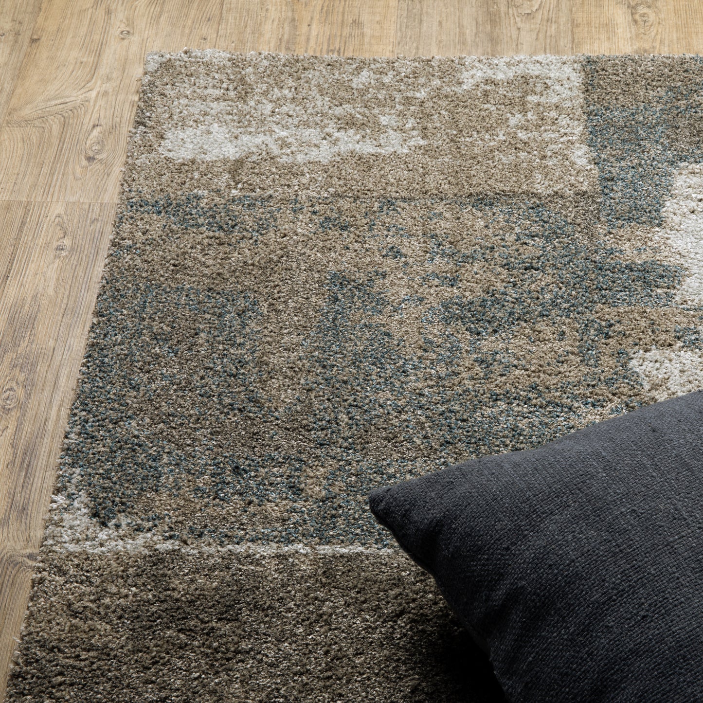 Alton Distressed Blue/ Brown Abstract Cut Pile Rug