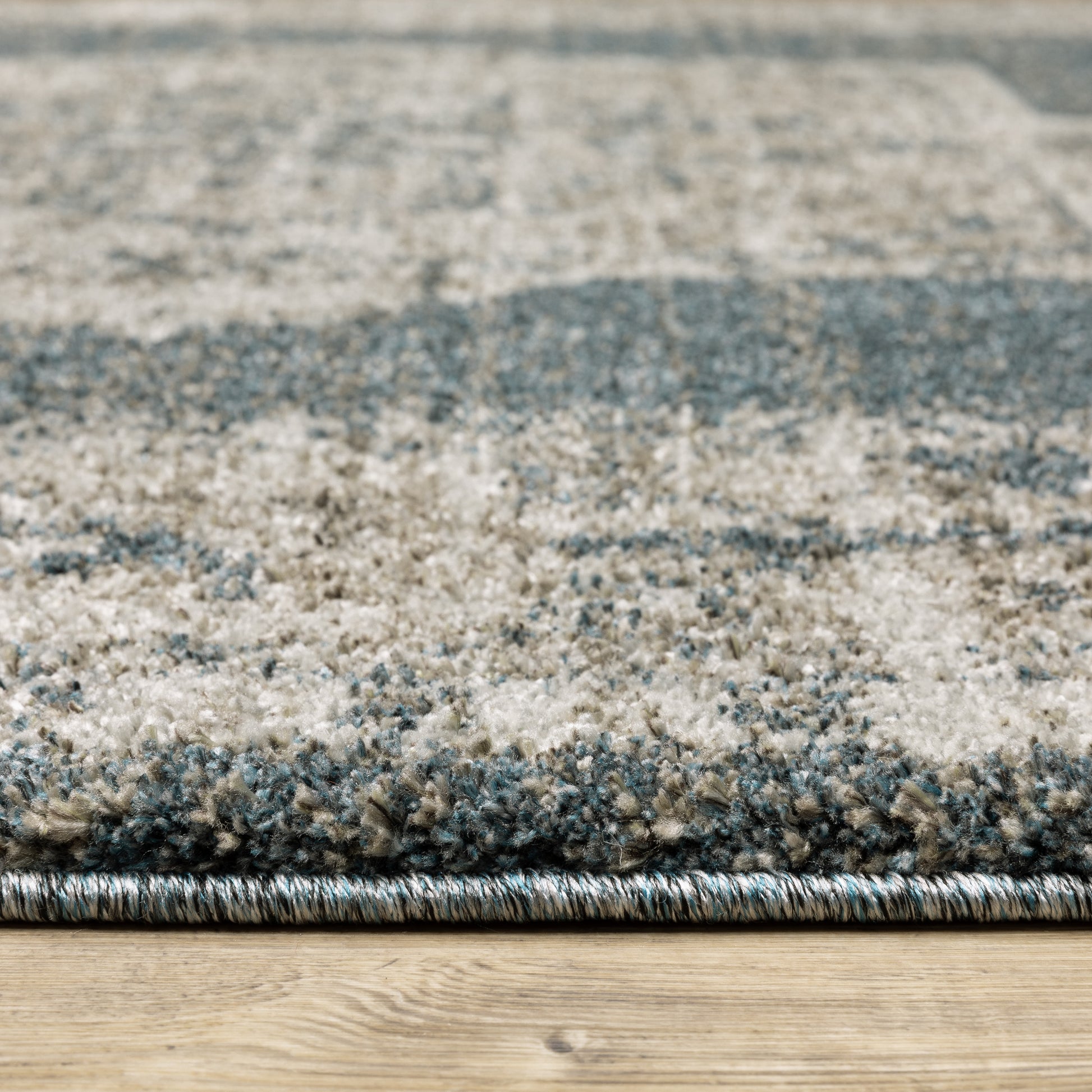 Alton Medallion Blue/ Beige Distressed Cut Pile Rug