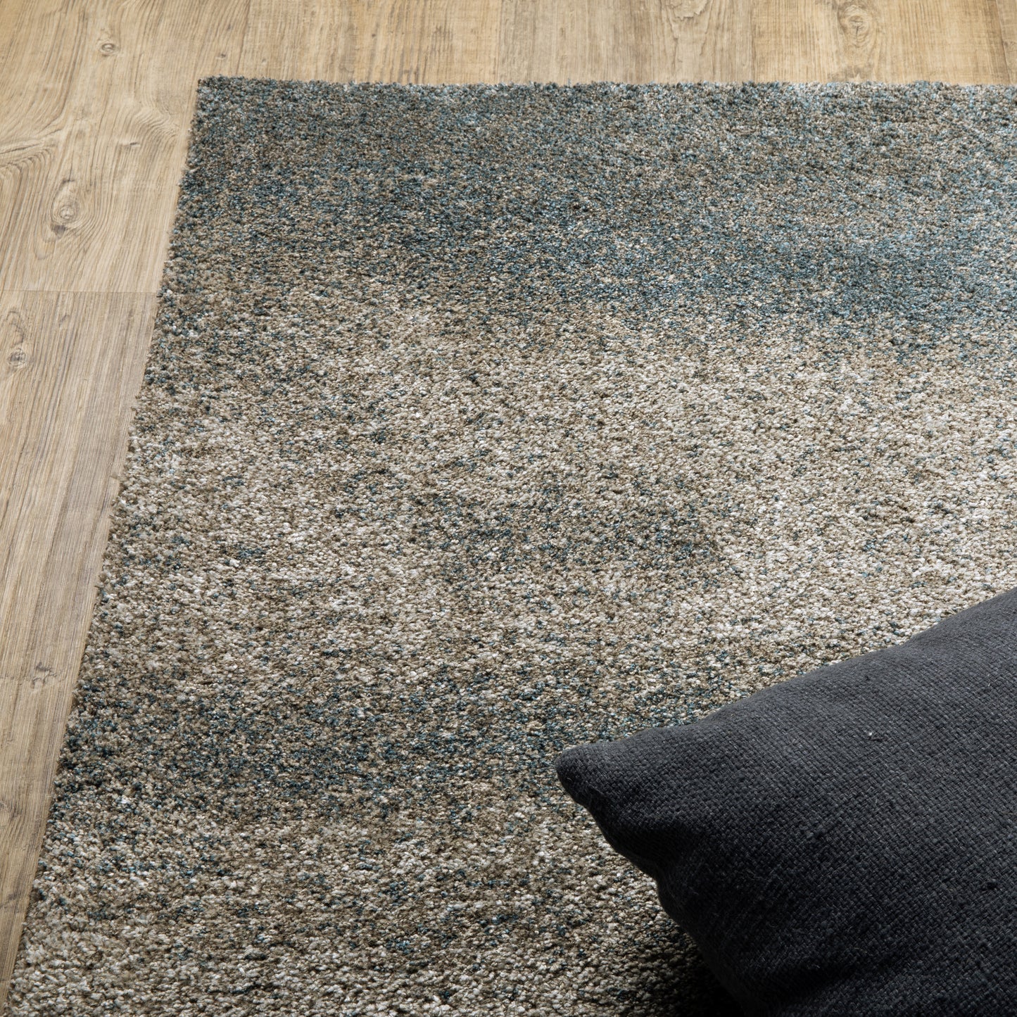 Alton Distressed Beige/ Blue Abstract Cut Pile Rug