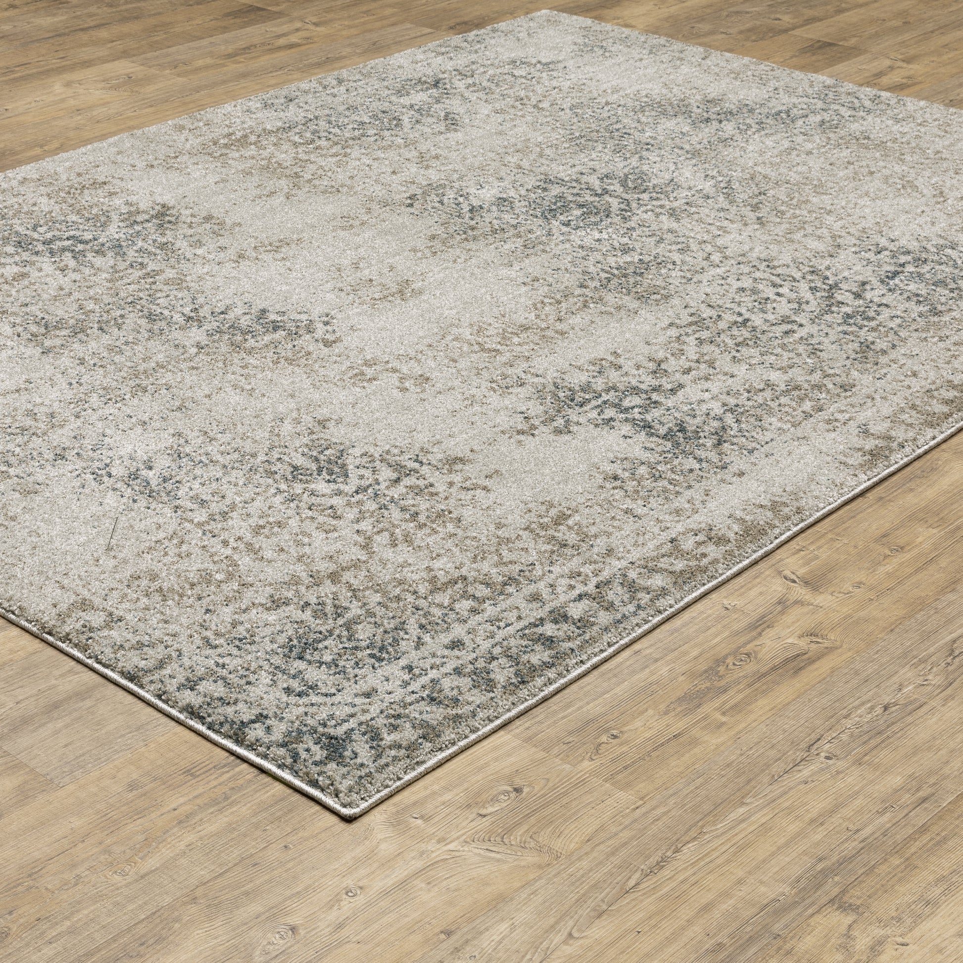 Alton Distressed Beige/ Grey Oriental Cut Pile Rug