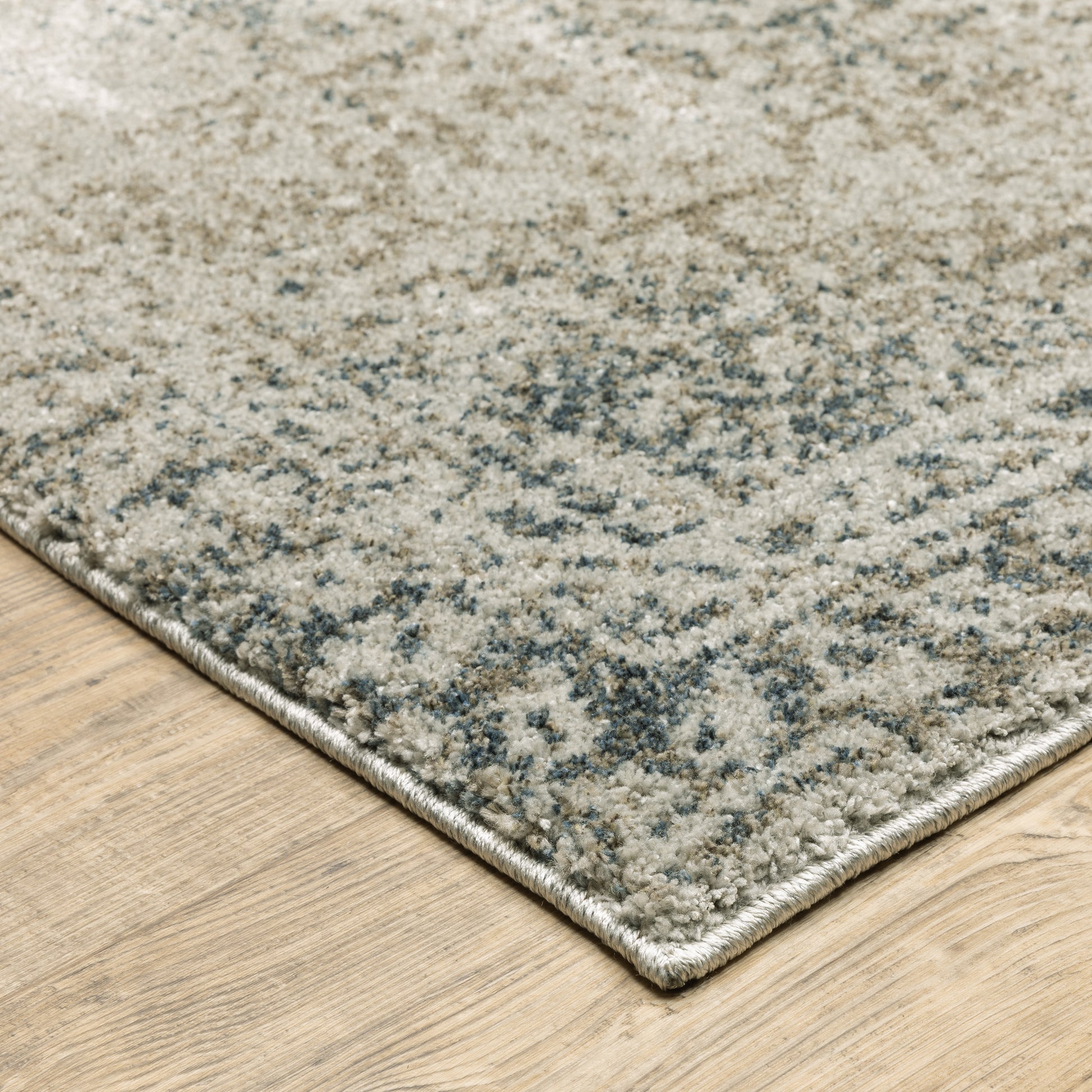 Alton Distressed Beige/ Grey Oriental Cut Pile Rug