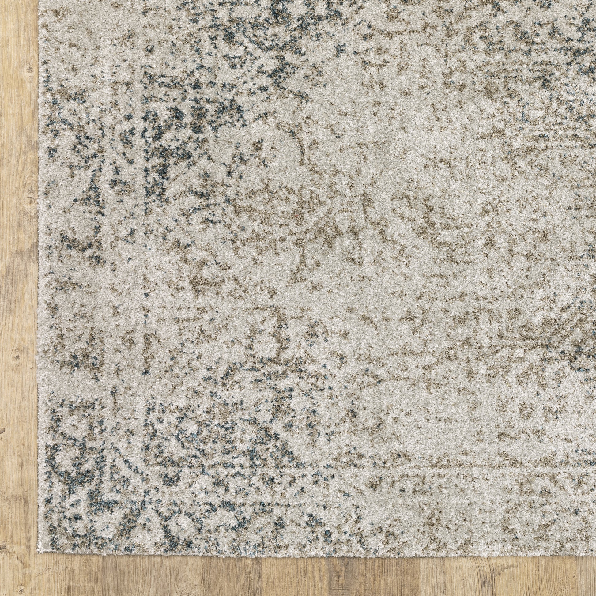 Alton Distressed Beige/ Grey Oriental Cut Pile Rug