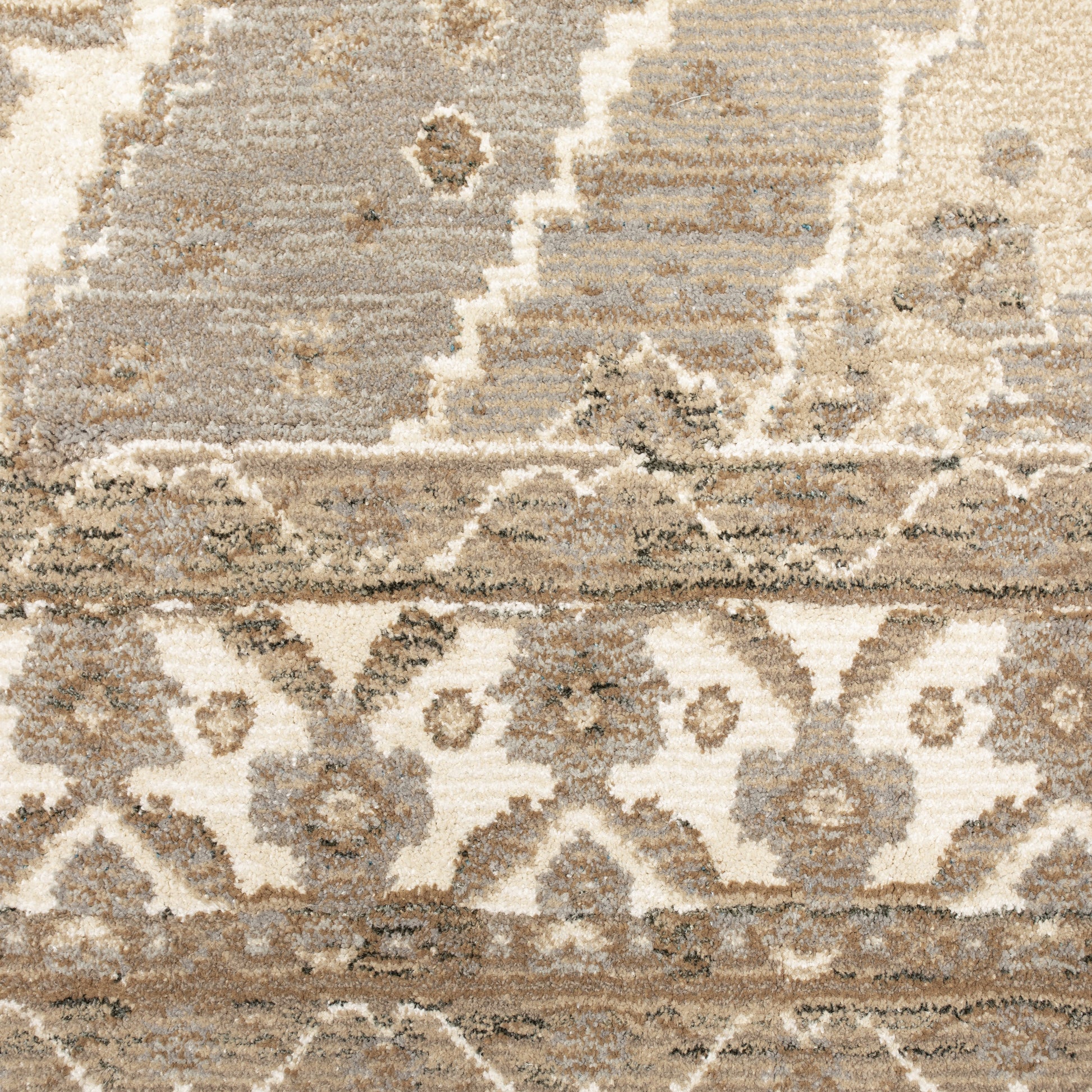 Andorra Medallion Beige/ Ivory Oriental Cut Pile Rug