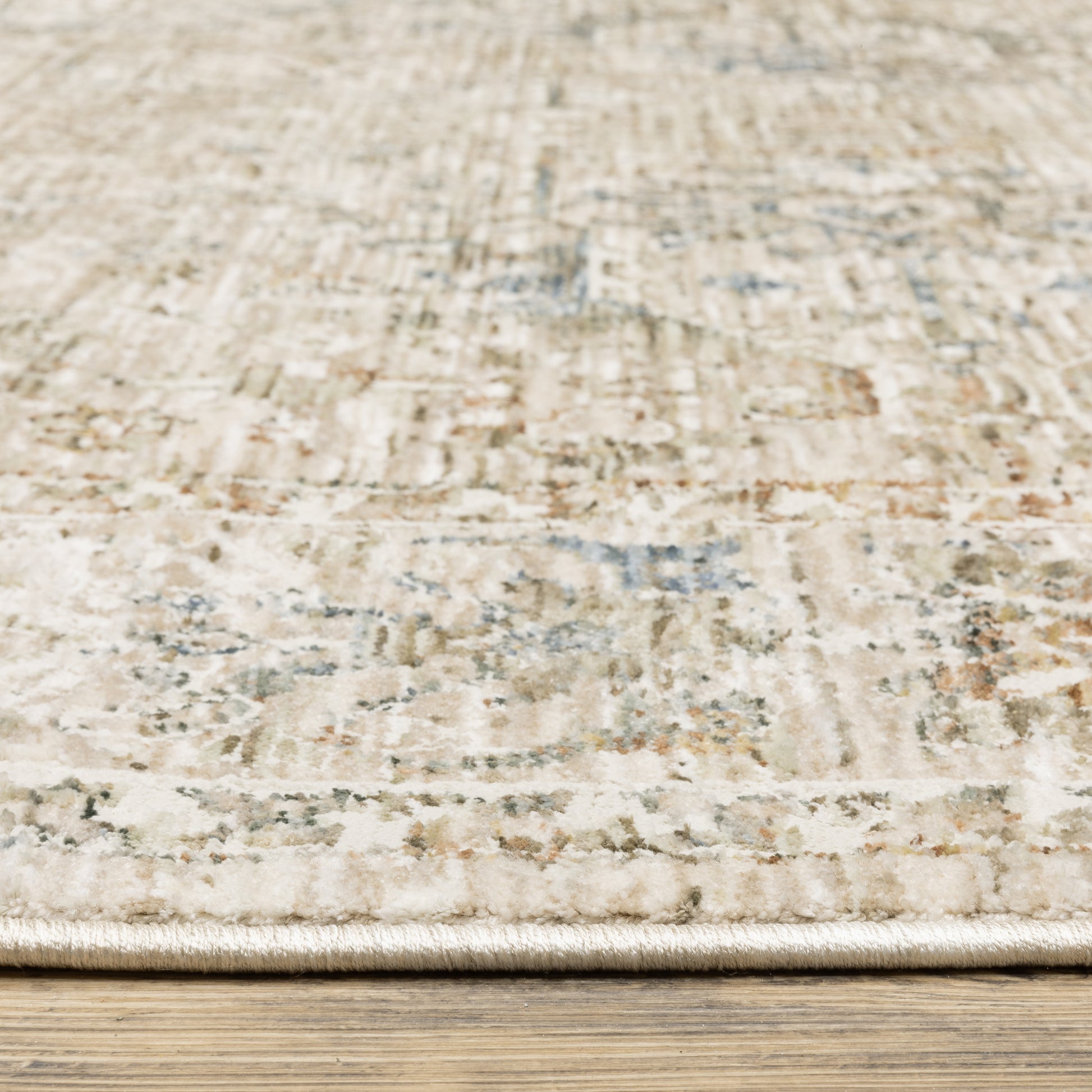 Avalon Distressed Beige/ Blue Medallion Cut Pile Rug