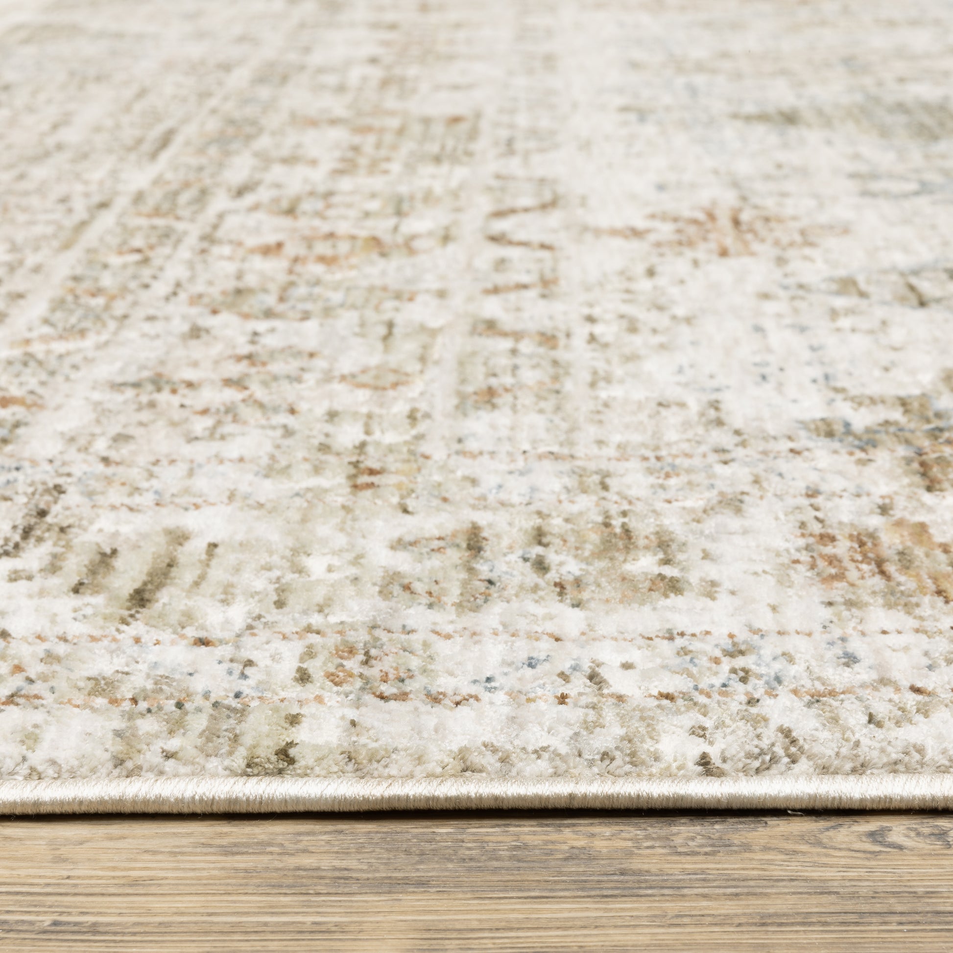 Avalon Distressed Beige/ Blue Floral Cut Pile Rug