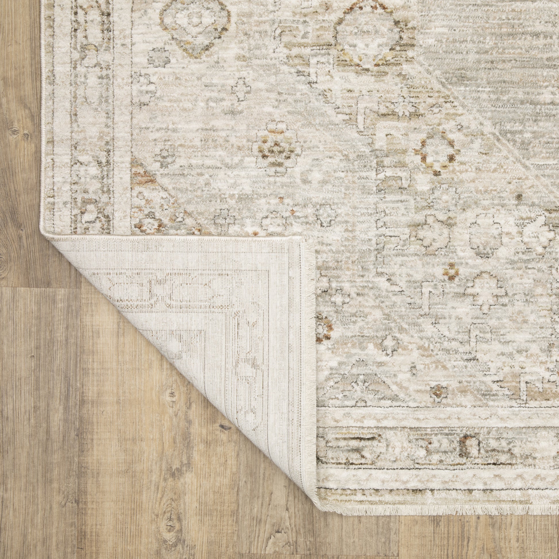Avalon Medallion Beige/ Ivory Distressed Cut Pile Rug