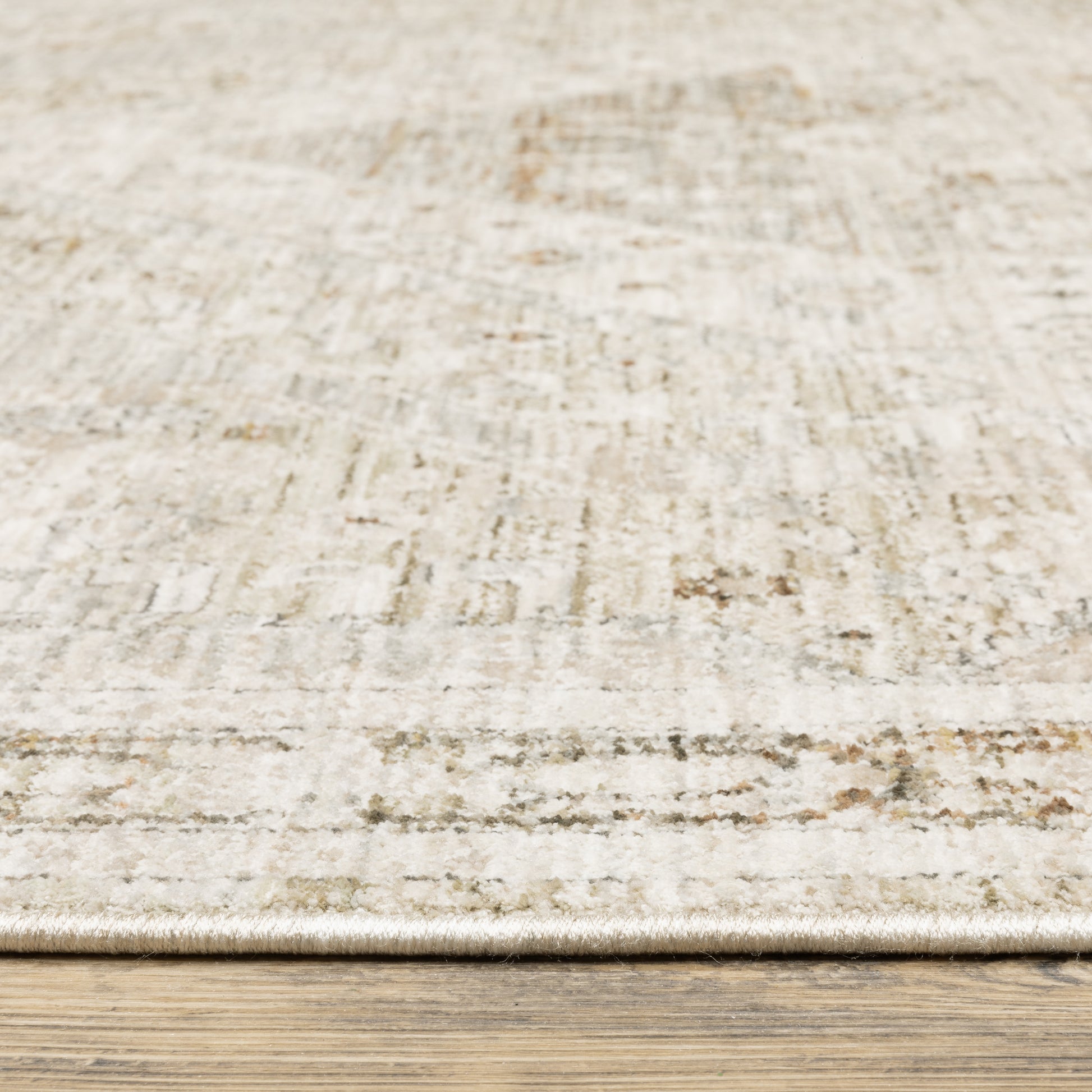 Avalon Medallion Beige/ Ivory Distressed Cut Pile Rug