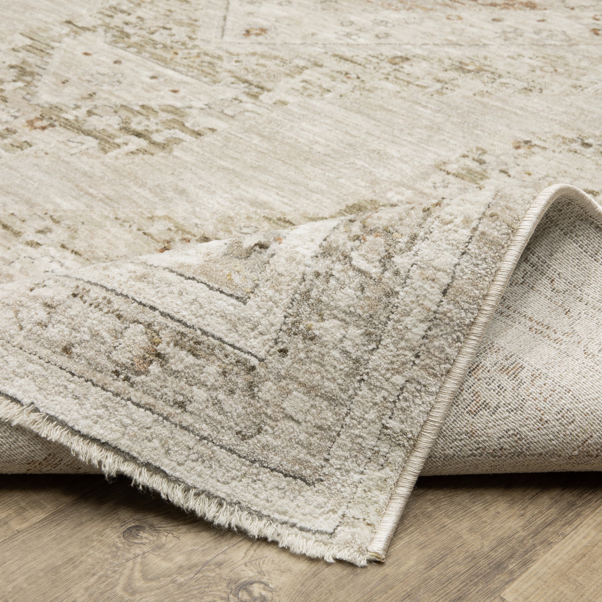 Avalon Medallion Beige/ Ivory Distressed Cut Pile Rug
