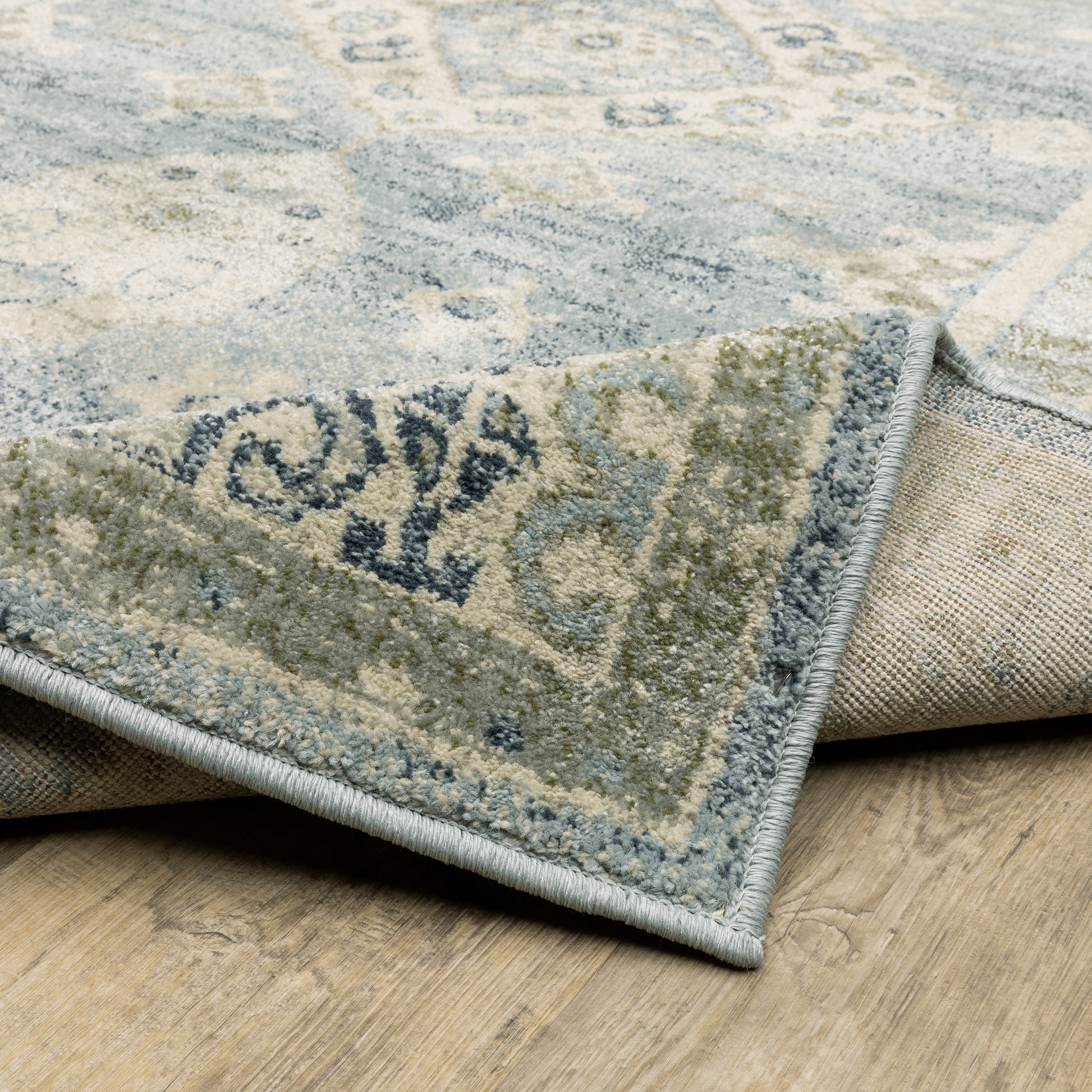 Branson Medallion Blue/ Beige Distressed Cut Pile Rug