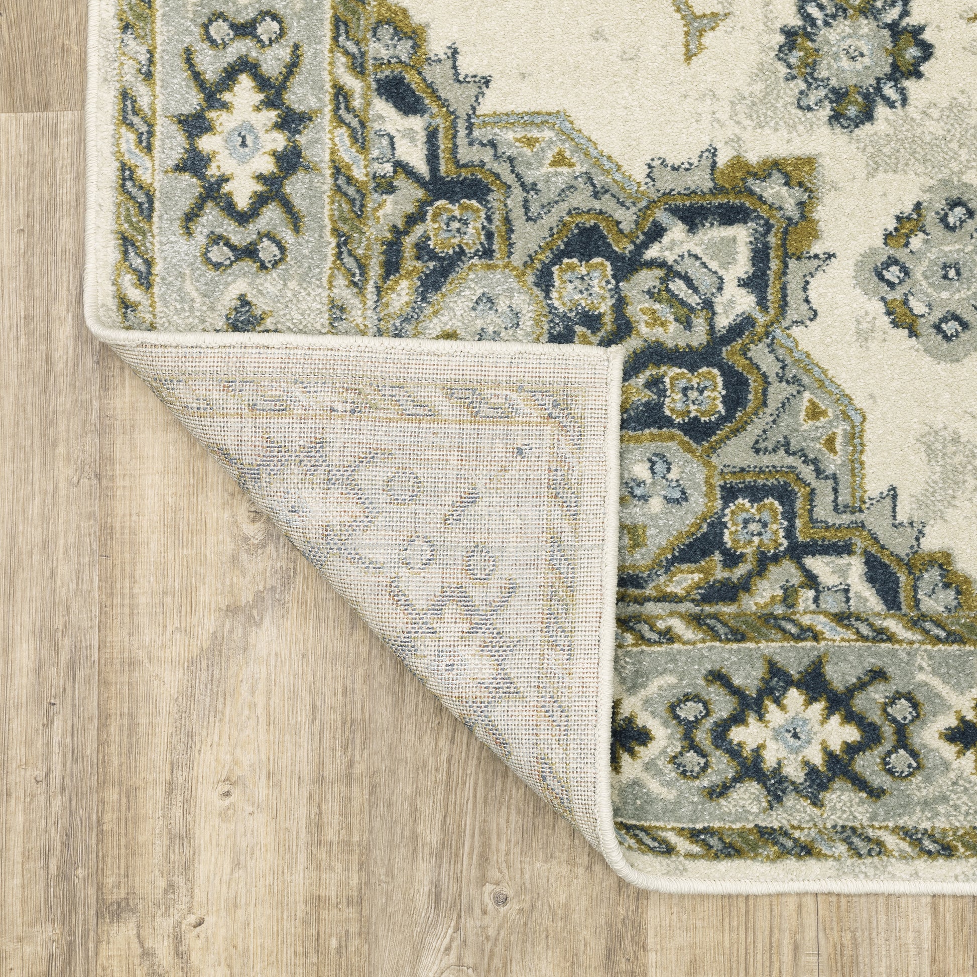 Branson Medallion Ivory/ Blue Oriental Cut Pile Rug