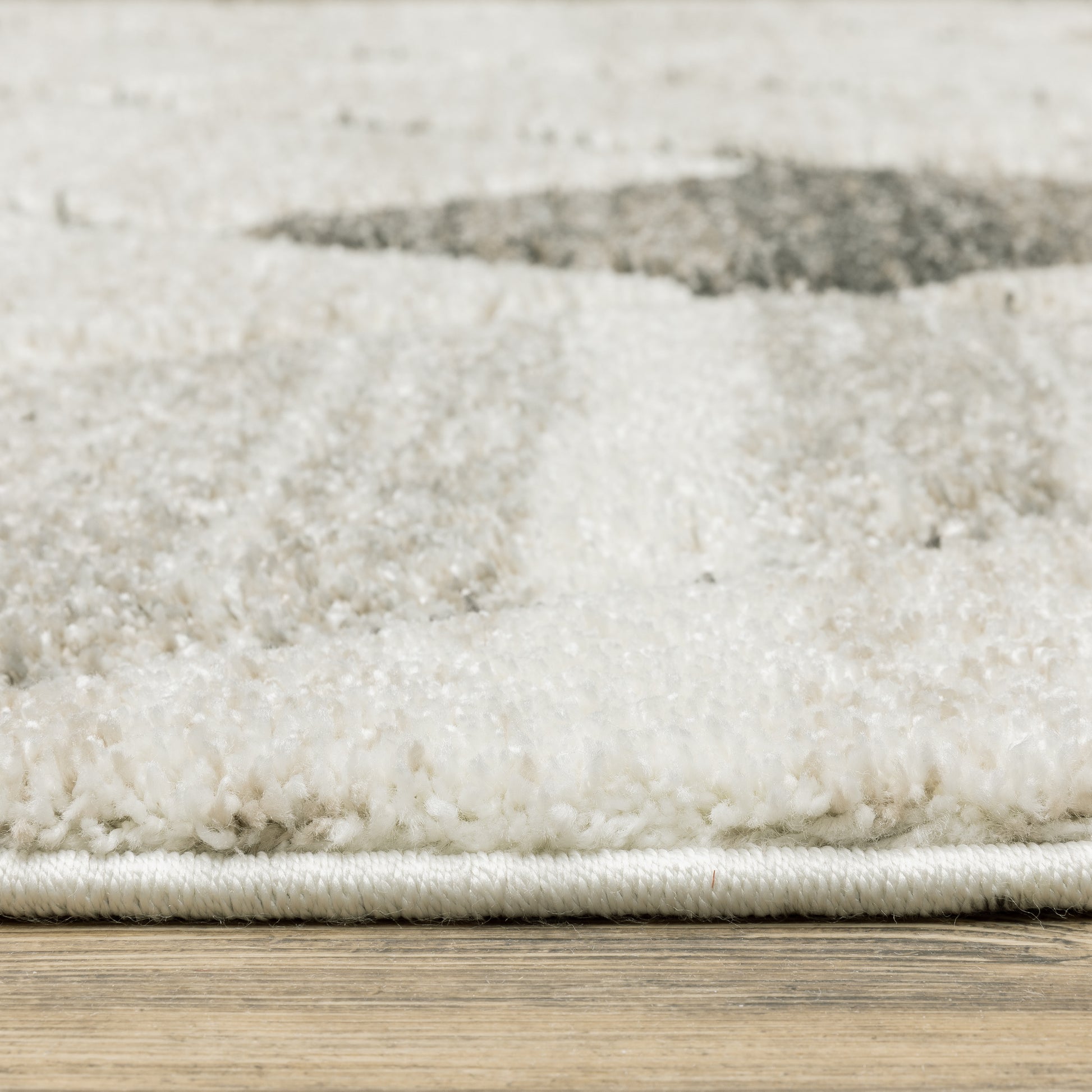 Cambria Lattice Beige/ Grey Distressed Cut Pile Rug