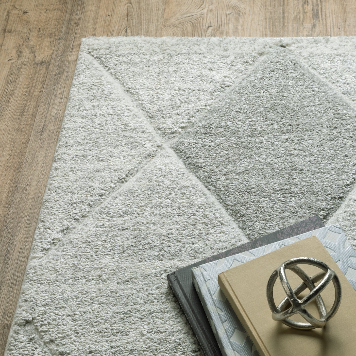 Cambria Lattice Grey/ Ivory Geometric Cut Pile Rug