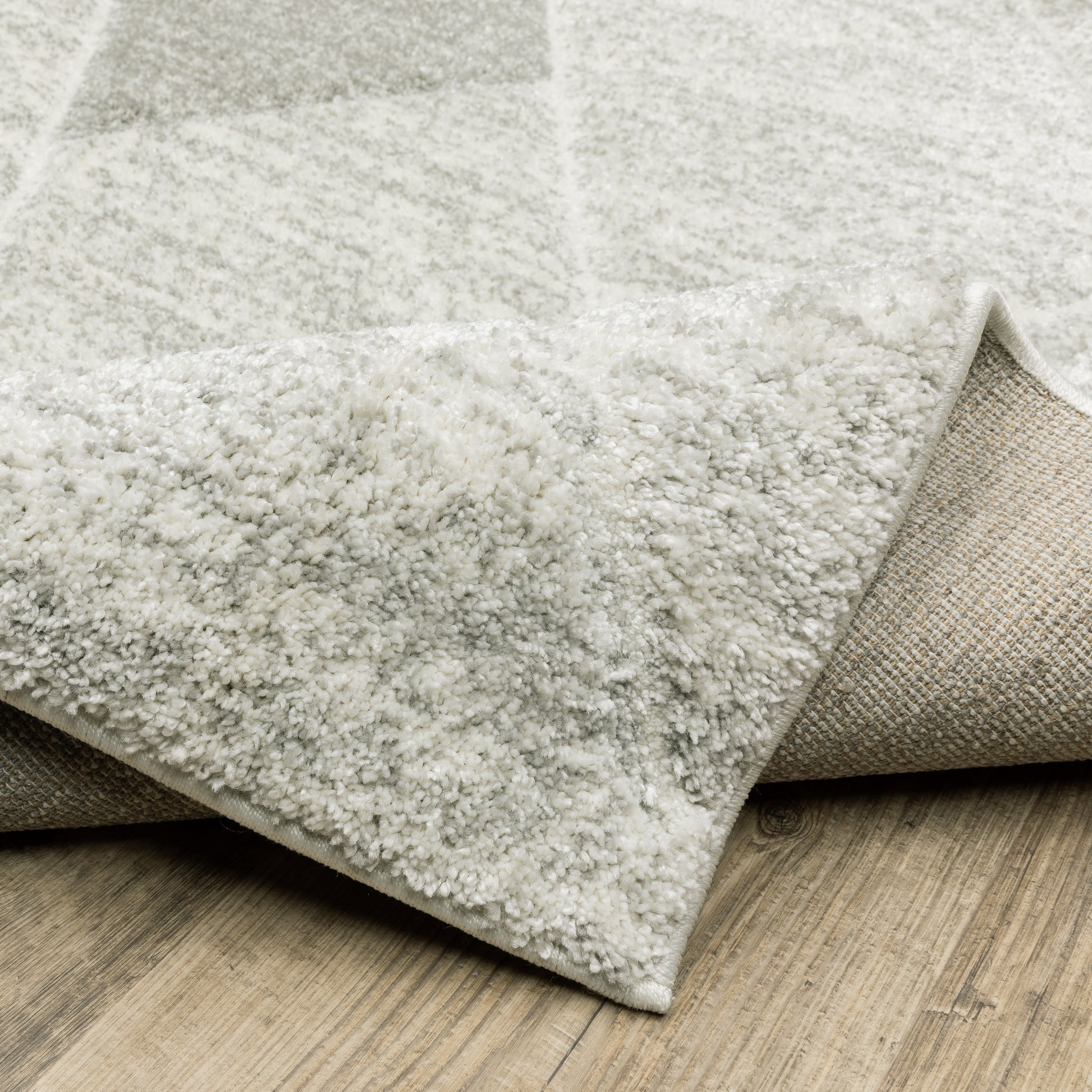 Cambria Lattice Grey/ Ivory Geometric Cut Pile Rug