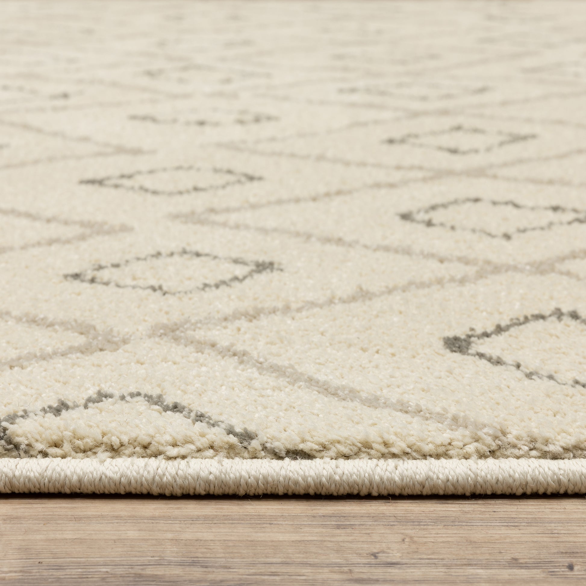 Carson Lattice Ivory/ Sand Tribal Cut Pile Rug