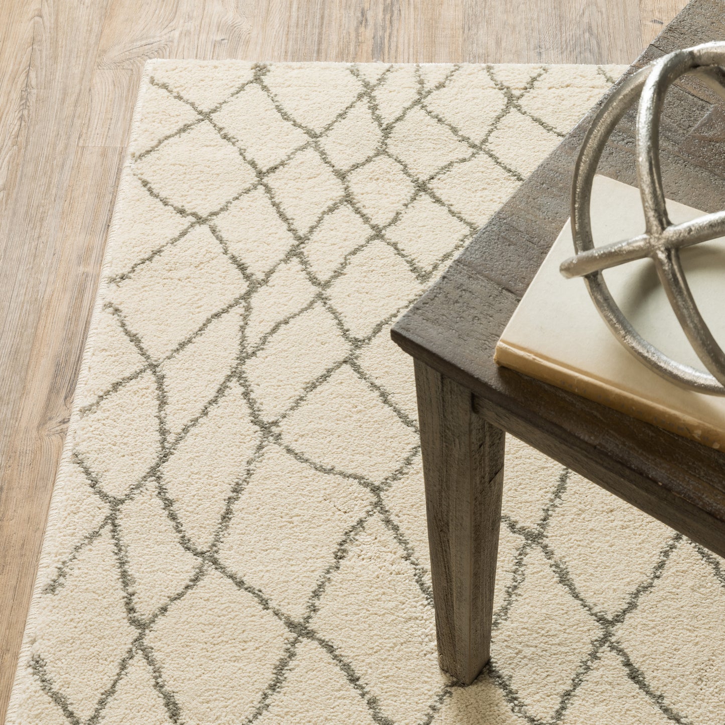 Carson Geometric Ivory/ Grey Cut Pile Rug