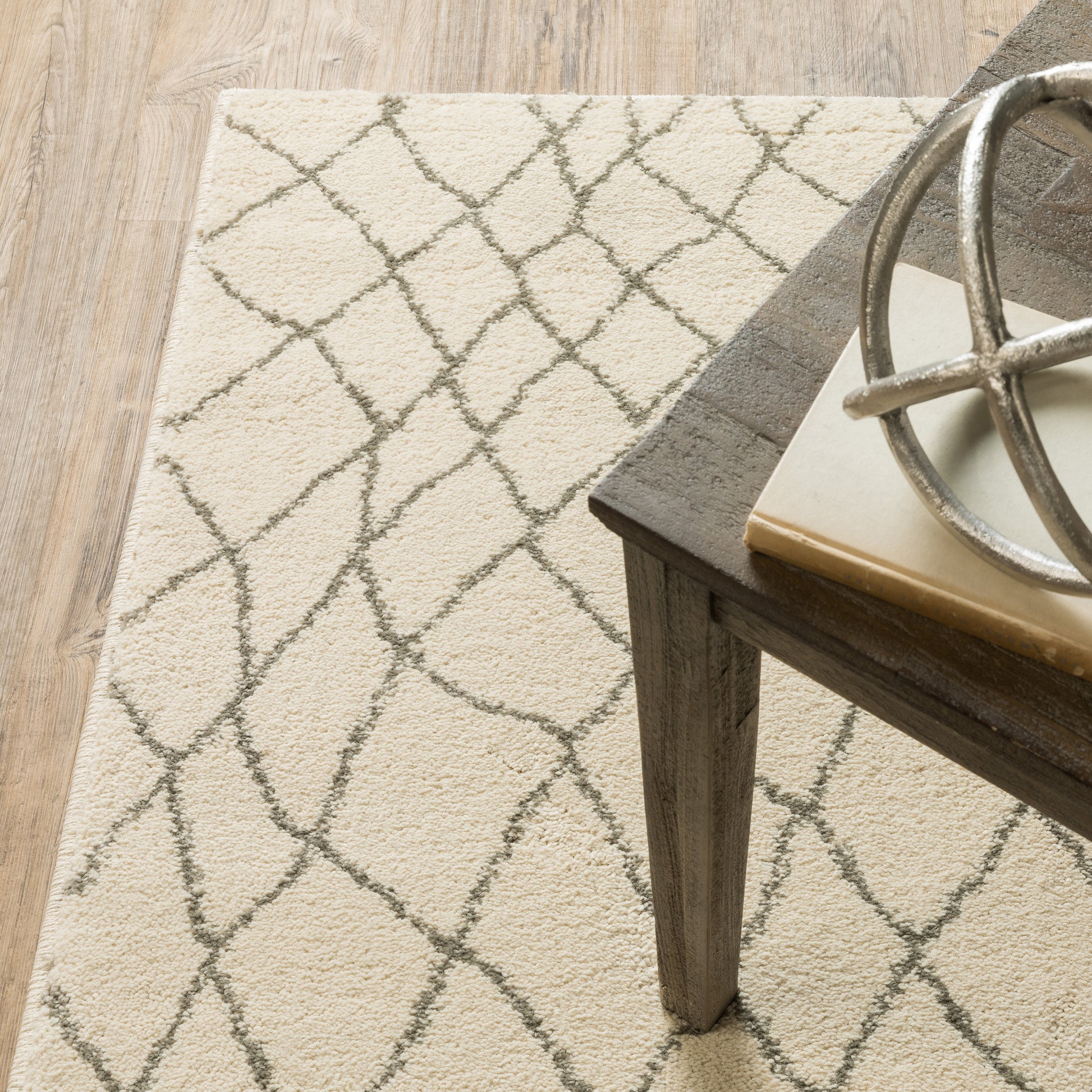 Carson Geometric Ivory/ Grey Cut Pile Rug