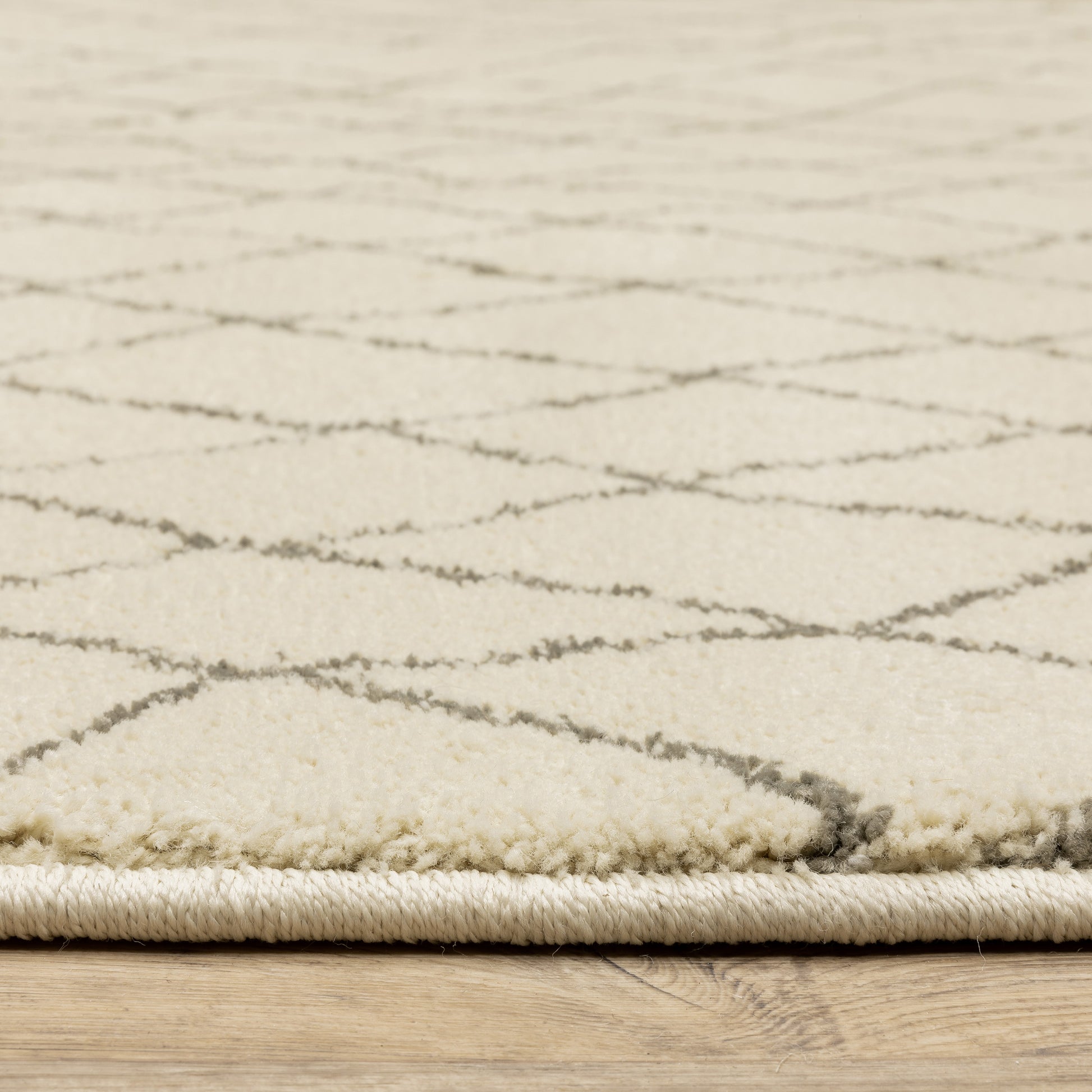 Carson Geometric Ivory/ Grey Cut Pile Rug