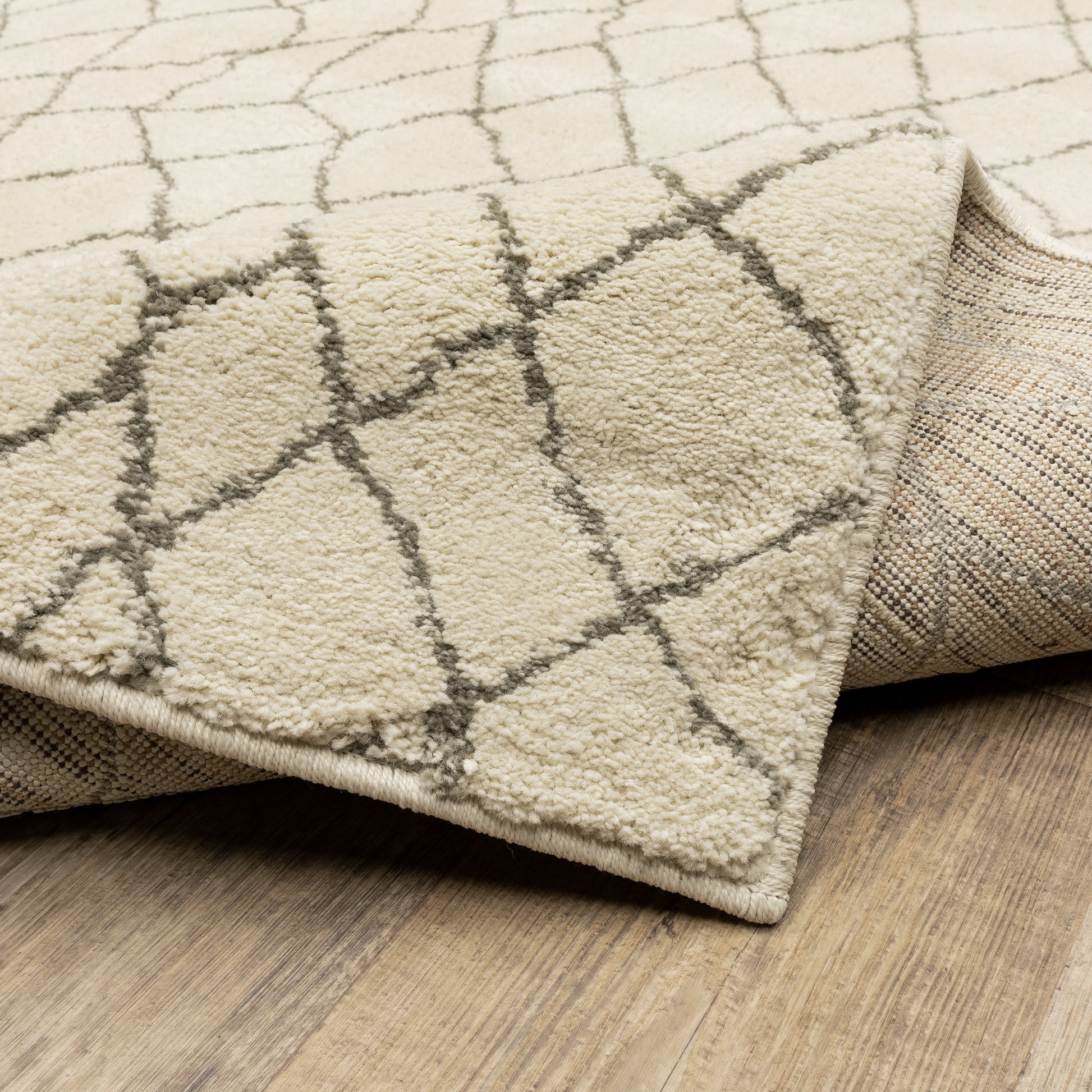 Carson Geometric Ivory/ Grey Cut Pile Rug