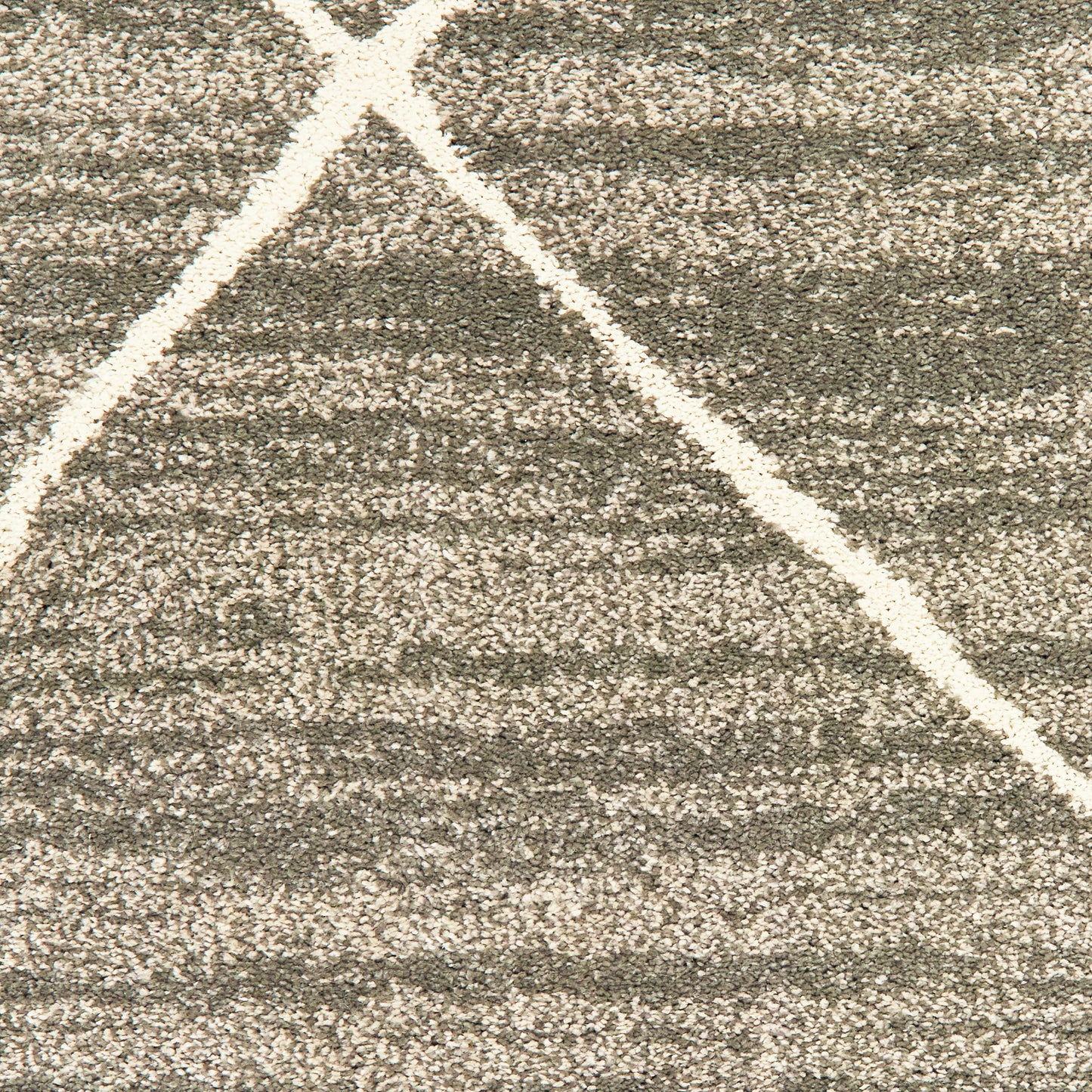 Carson Distressed Grey/ Ivory Lattice Cut Pile Rug