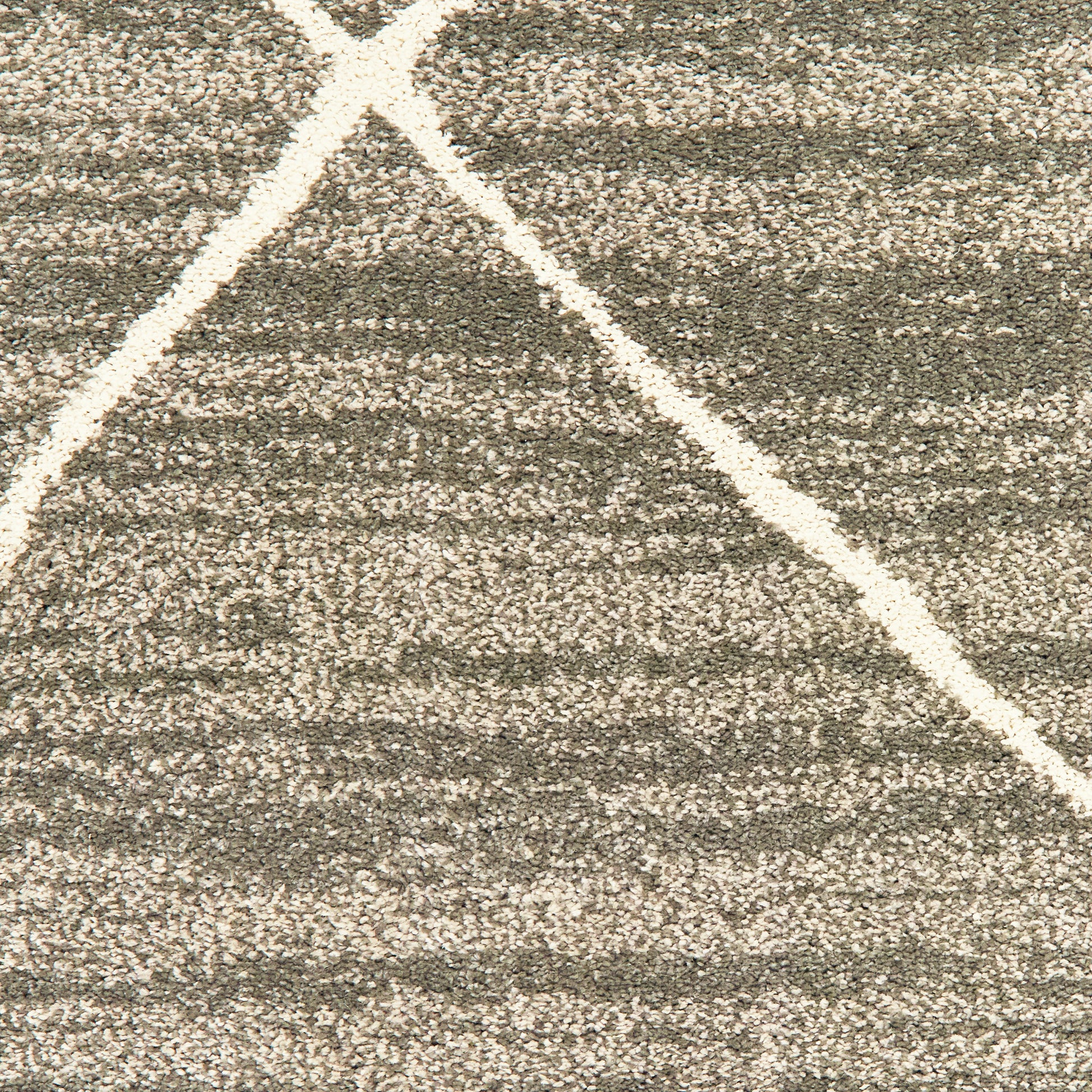 Carson Distressed Grey/ Ivory Lattice Cut Pile Rug