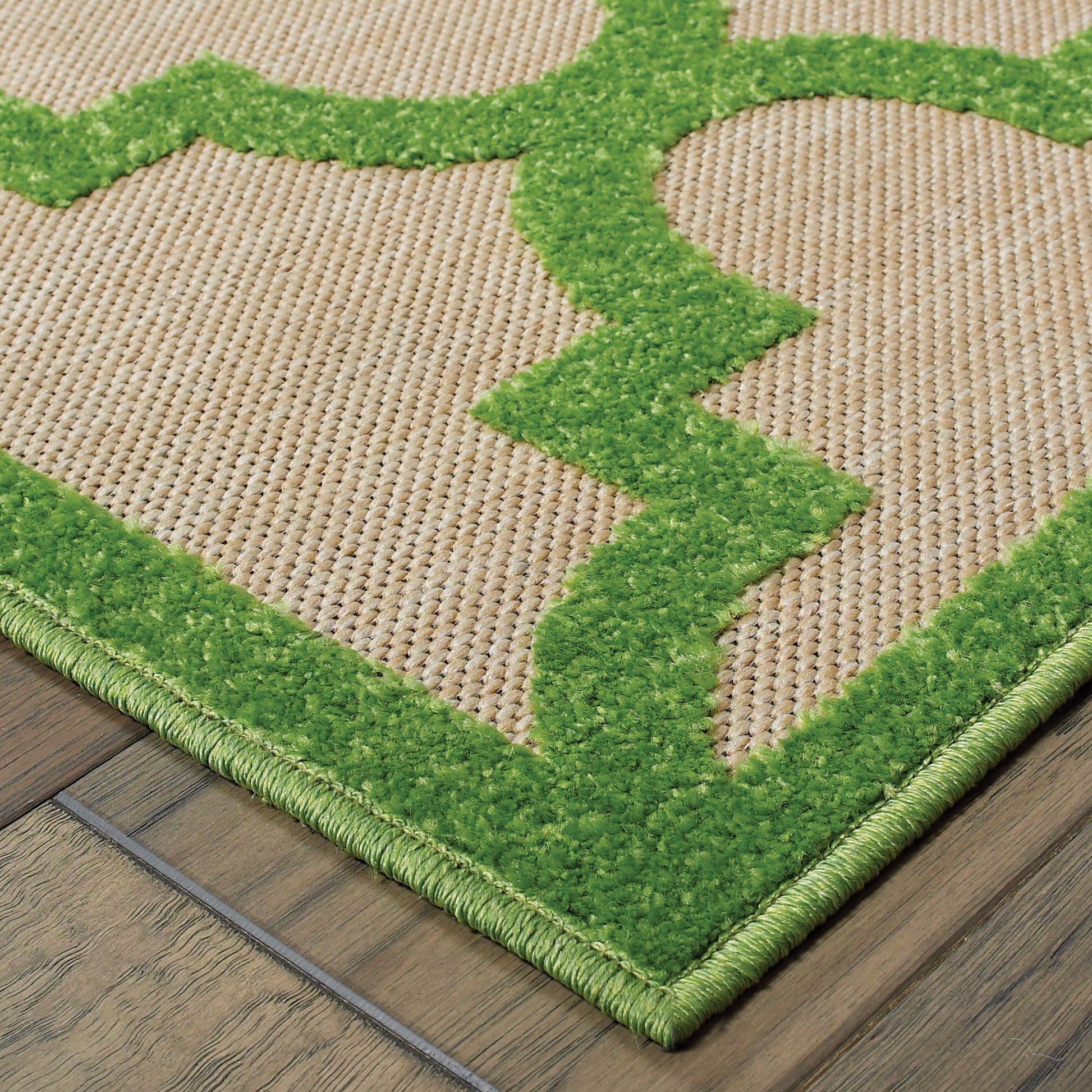 Cayman Lattice Sand/ Green Outdoor Mixed Pile Rug
