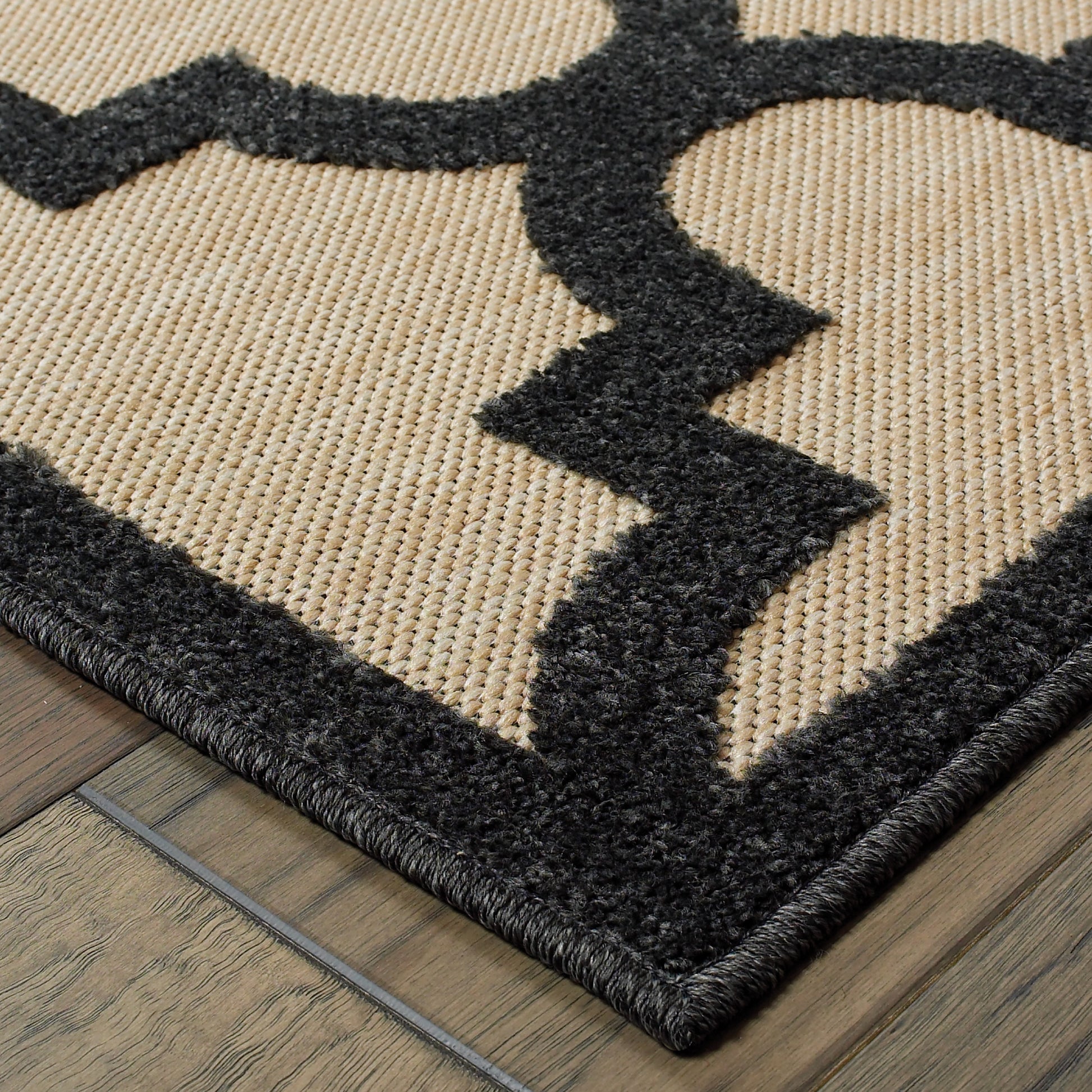 Cayman Lattice Sand/ Charcoal Outdoor Mixed Pile Rug