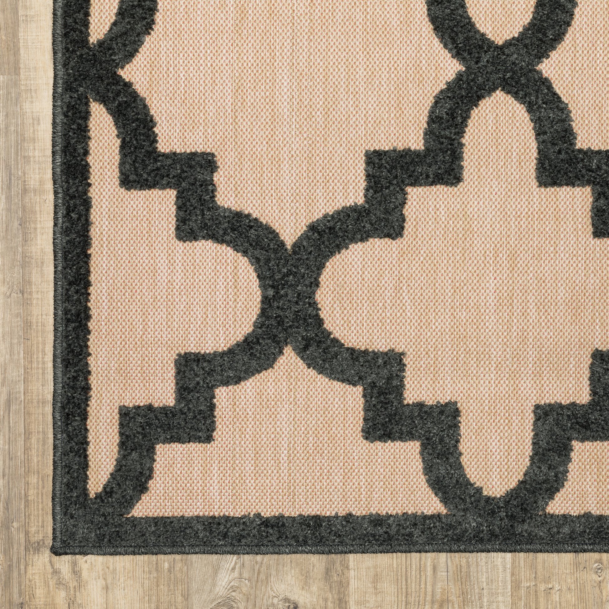 Cayman Lattice Sand/ Charcoal Outdoor Mixed Pile Rug