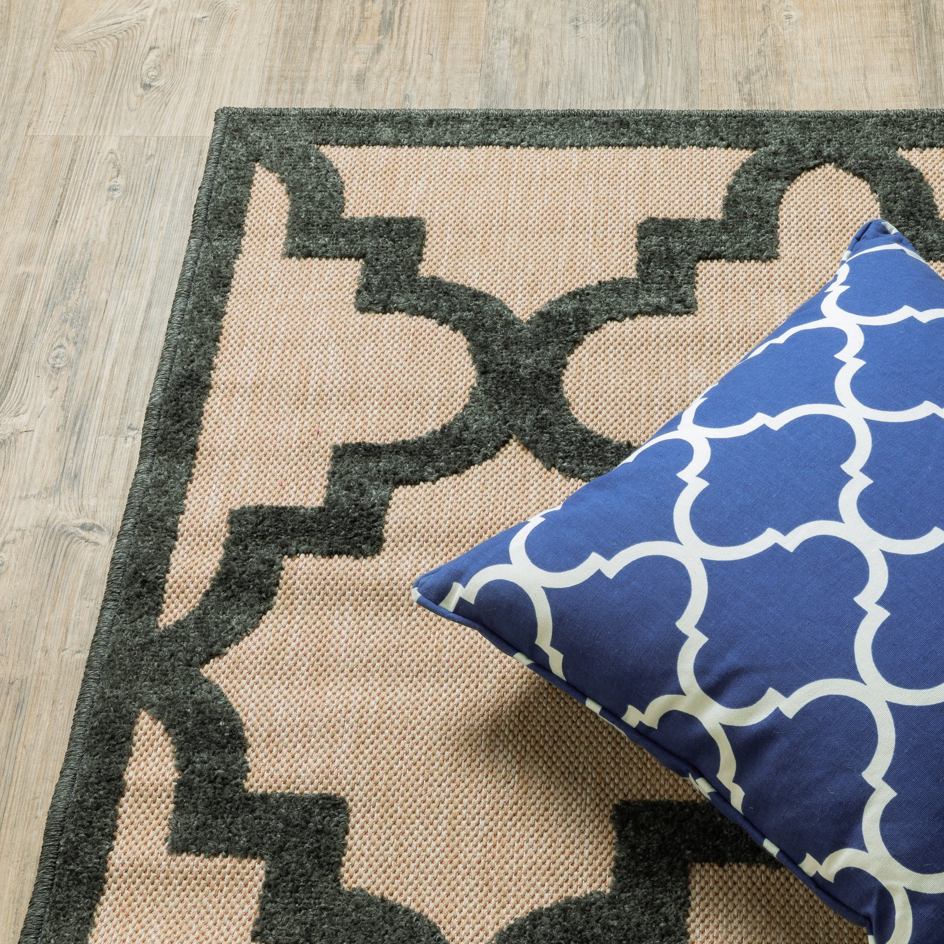 Cayman Lattice Sand/ Charcoal Outdoor Mixed Pile Rug