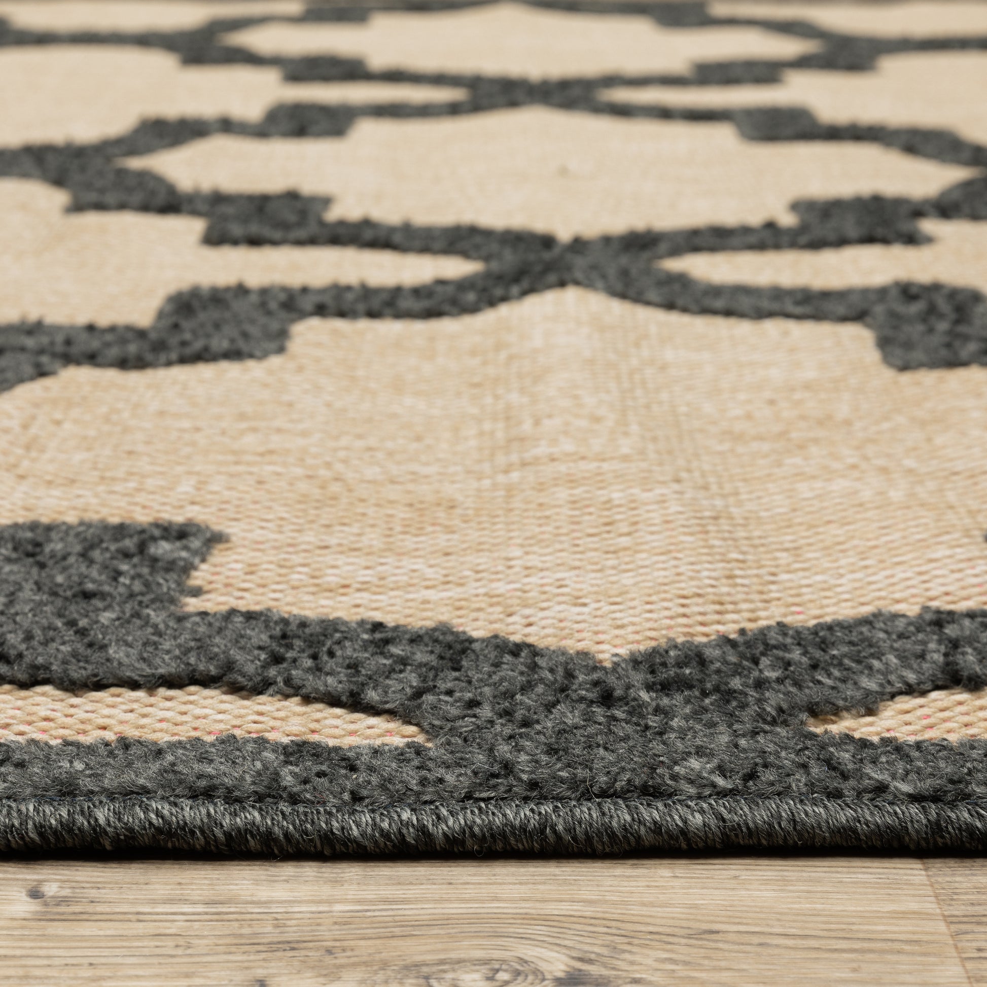 Cayman Lattice Sand/ Charcoal Outdoor Mixed Pile Rug