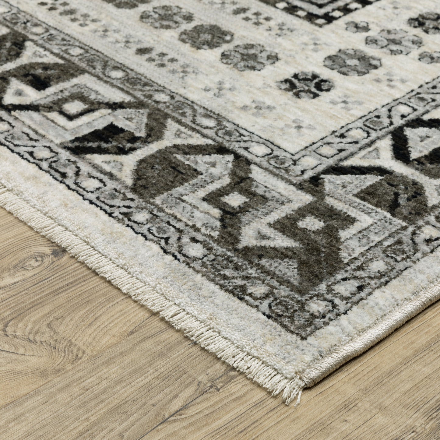 Chamberlain Medallion Ivory/ Charcoal Geometric Cut Pile Rug