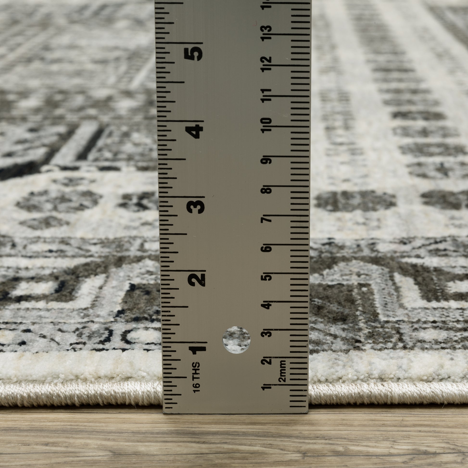 Chamberlain Medallion Ivory/ Charcoal Geometric Cut Pile Rug