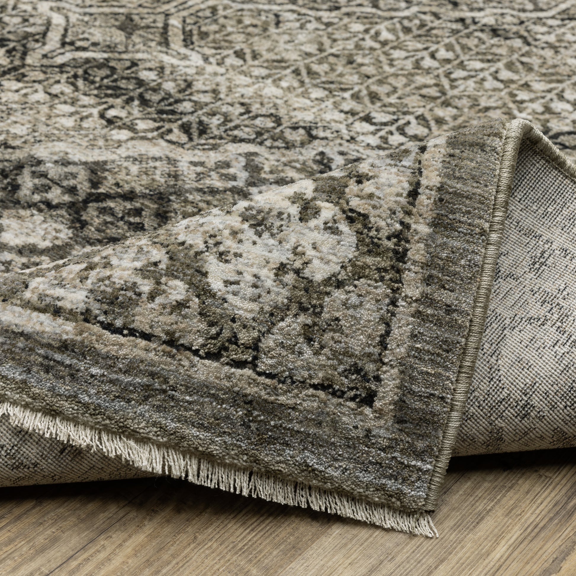 Chamberlain Medallion Grey/ Beige Distressed Cut Pile Rug
