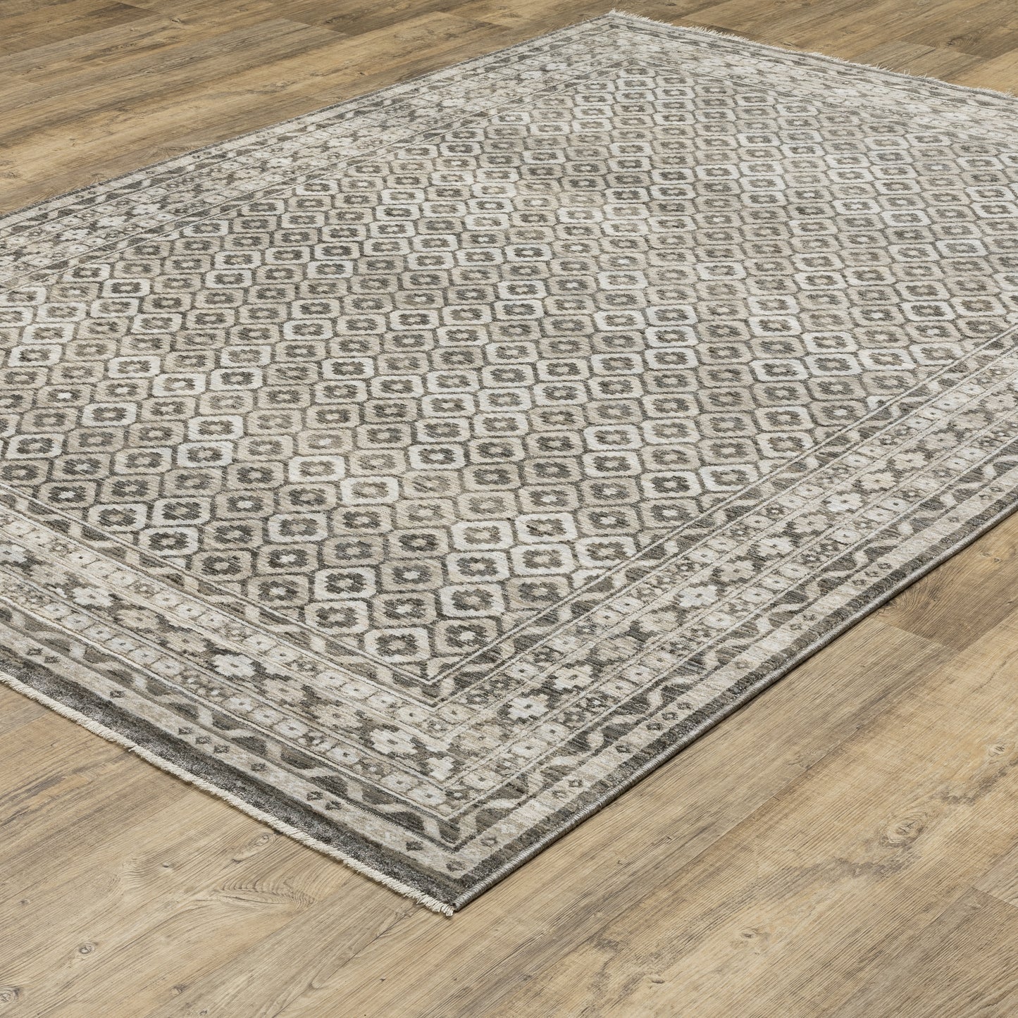 Chamberlain Border Grey/ Black Distressed Cut Pile Rug