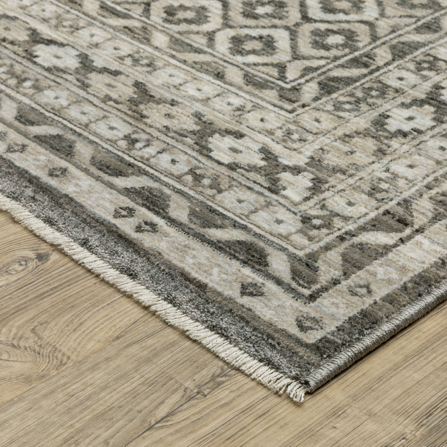 Chamberlain Border Grey/ Black Distressed Cut Pile Rug