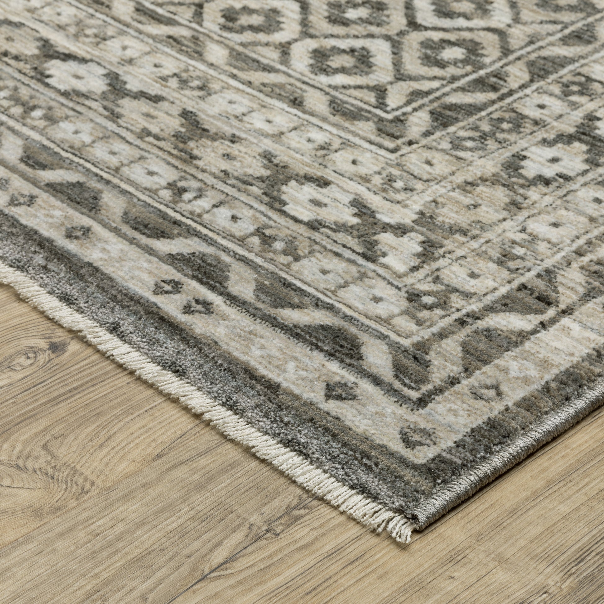 Chamberlain Border Grey/ Black Distressed Cut Pile Rug