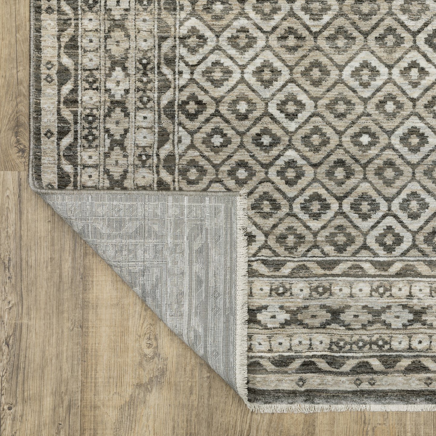 Chamberlain Border Grey/ Black Distressed Cut Pile Rug